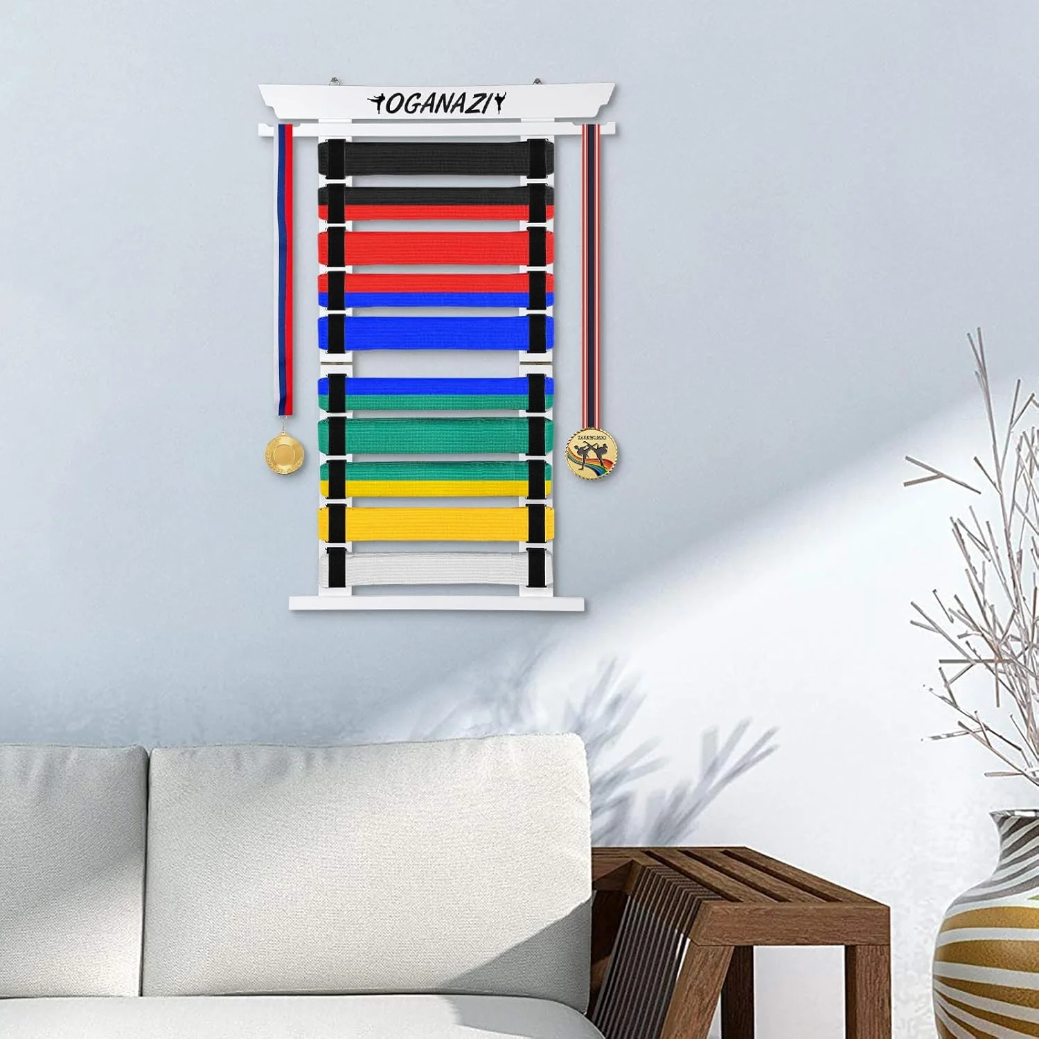 OGANAZI استند نمایش کمربند کاراته، از جنس بامبو و نمد، مناسب هنرهای رزمی تکواندو، سفید OGANAZI استند نمایش کمربند کاراته، از جنس بامبو و نمد، مناسب هنرهای رزمی تکواندو، سفید