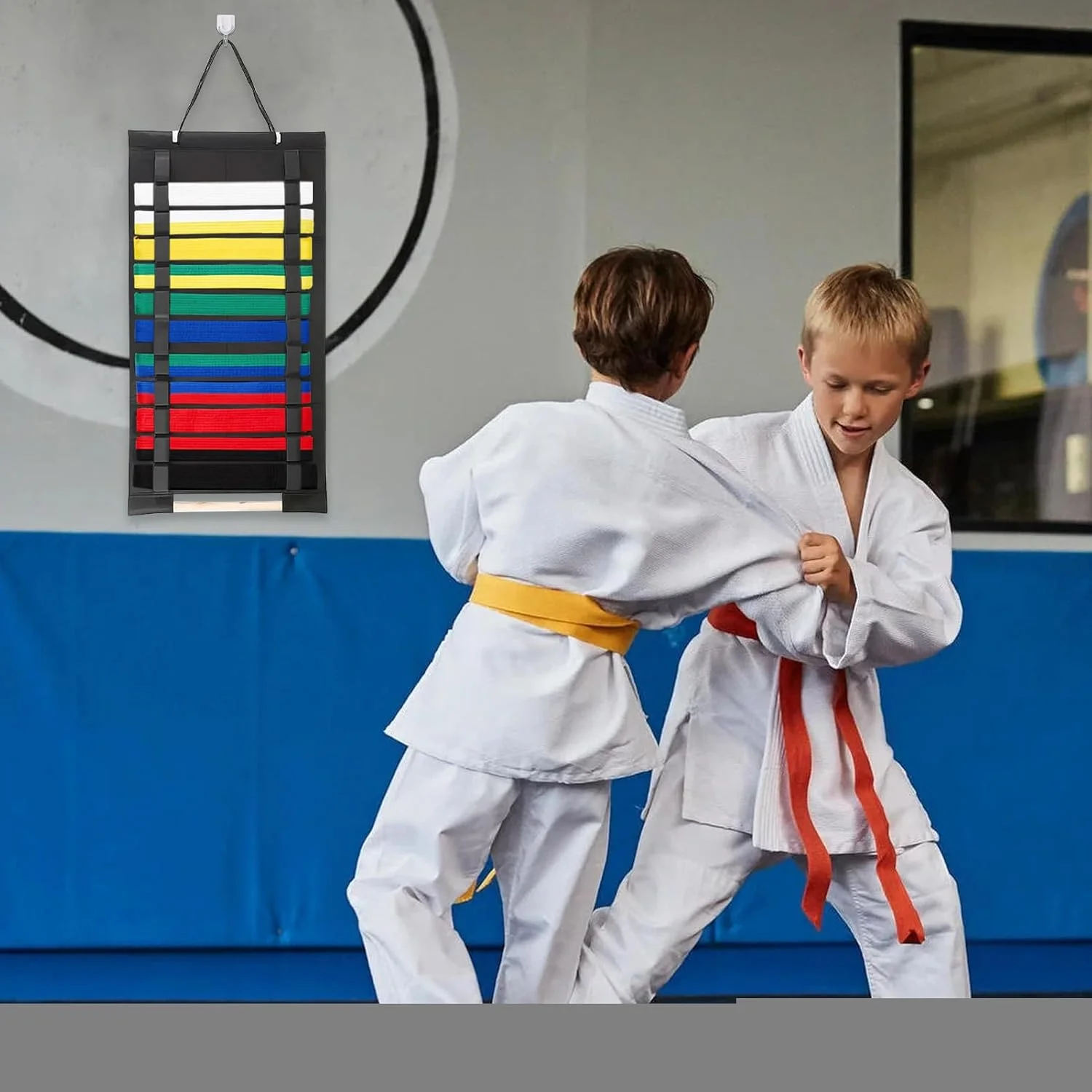 نگهدارنده کمربند هنرهای رزمی، نگهدارنده دیواری نمدی برای کمربند جوجیتسو، لوازم جانبی هنرجوی هنرهای رزمی، قفسه سازمان دهنده دیواری برای کمد، اتاق کار، اتاق خواب، اتاق نشیمن