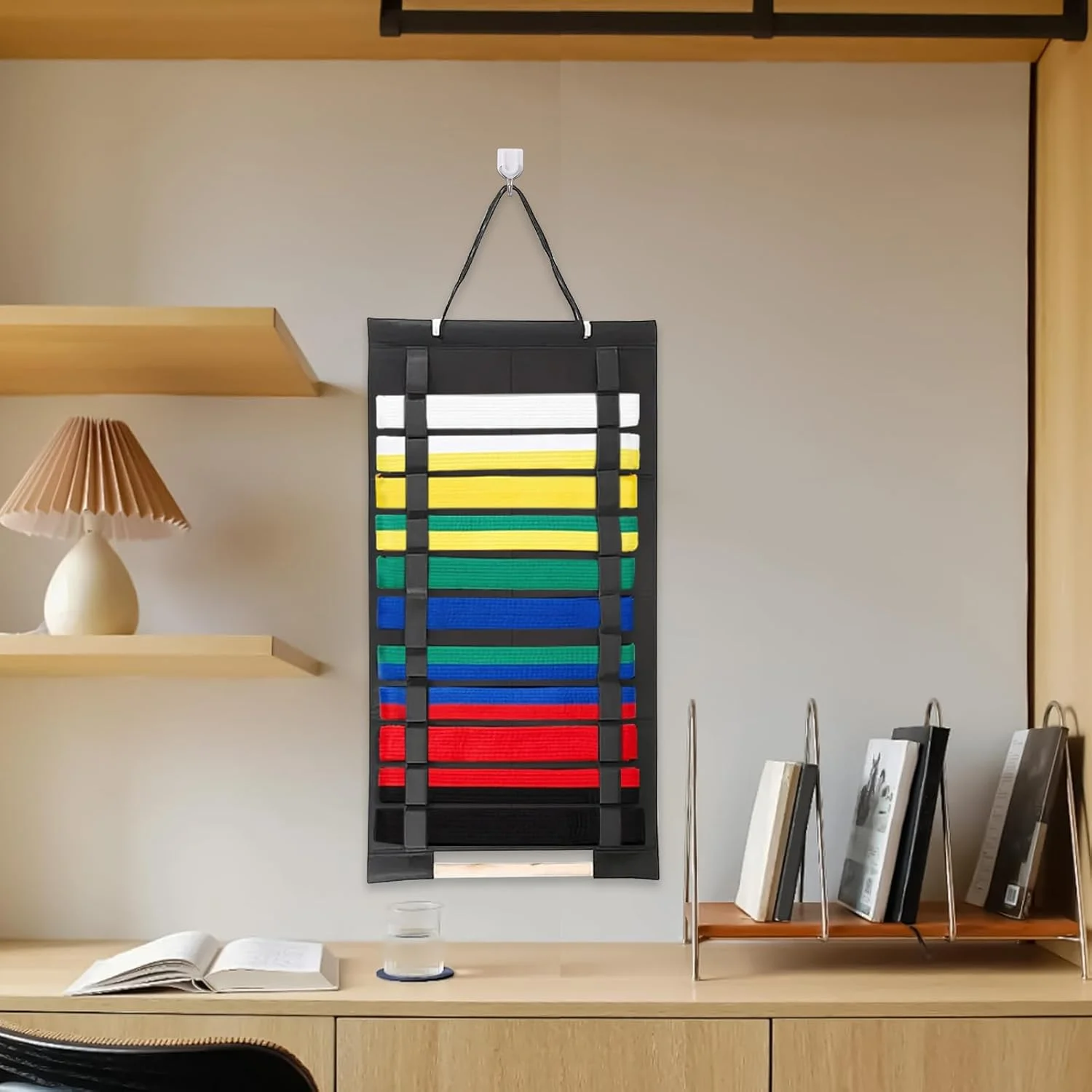 نمایشگر کمربند هنرهای رزمی، نگهدارنده کمربند جوجیتسو نمدی برای دیوار - لوازم جانبی هنرجوی هنرهای رزمی، قفسه سازمان دهنده دیواری برای کمد، اتاق خواب، اتاق نشیمن