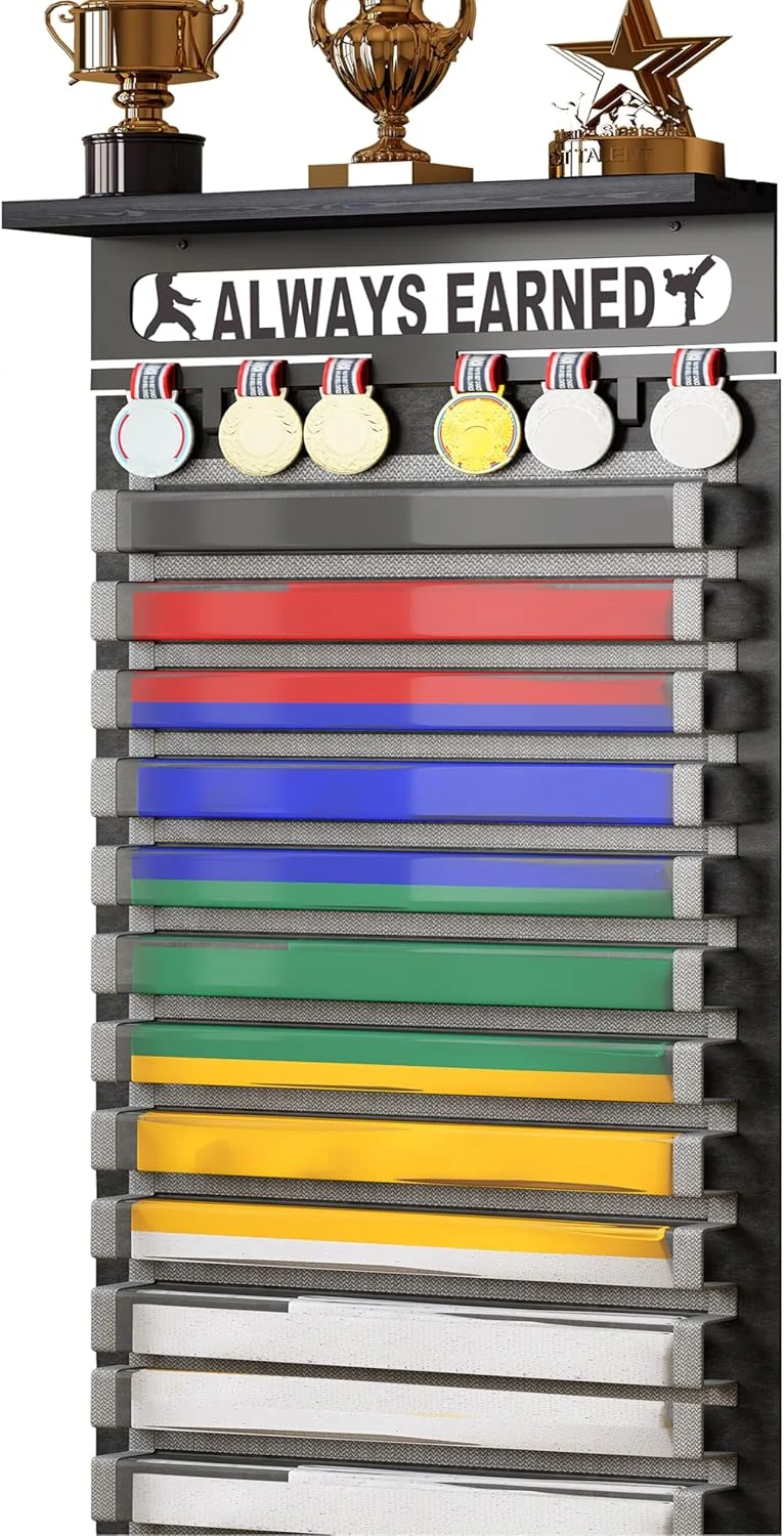 نگهدارنده کمربند چوبی هنرهای رزمی 3 در 1 با آویز مدال، قفسه عکس/جایزه و طراحی ضد گرد و غبار نمدی (همیشه به دست آمده، 12 کمربند) نگهدارنده کمربند چوبی هنرهای رزمی 3 در 1 با آویز مدال، قفسه عکس/جایزه و طراحی ضد گرد و غبار نمدی (همیشه به دست آمده، 12 کمربند)