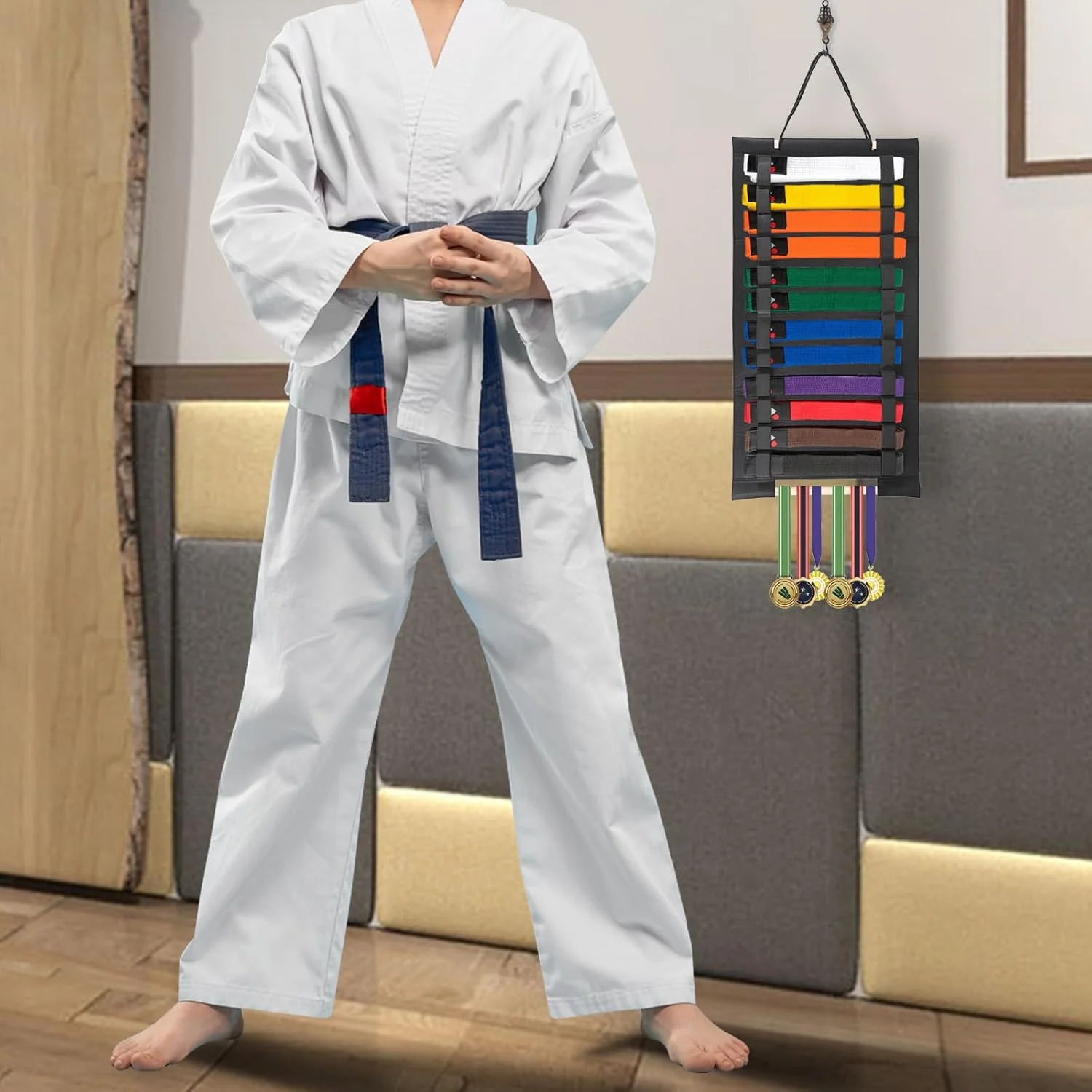 آویز دیواری کمربند هنرهای رزمی JUXYES، نگهدارنده قابل حمل کمربند کاراته با میله آویز مدال، نگهدارنده سبک وزن کمربند تکواندو برای هنرجویان هنرهای رزمی