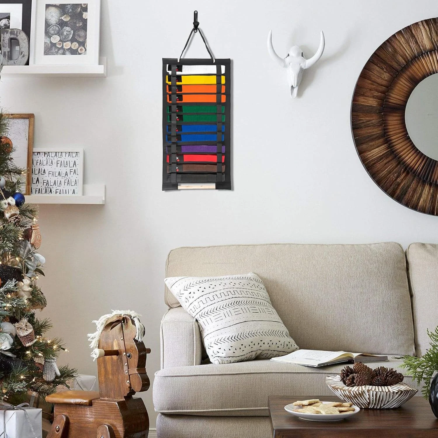 آویز دیواری کمربند هنرهای رزمی JUXYES، نگهدارنده قابل حمل کمربند کاراته با میله آویز مدال، نگهدارنده سبک وزن کمربند تکواندو برای هنرجویان هنرهای رزمی