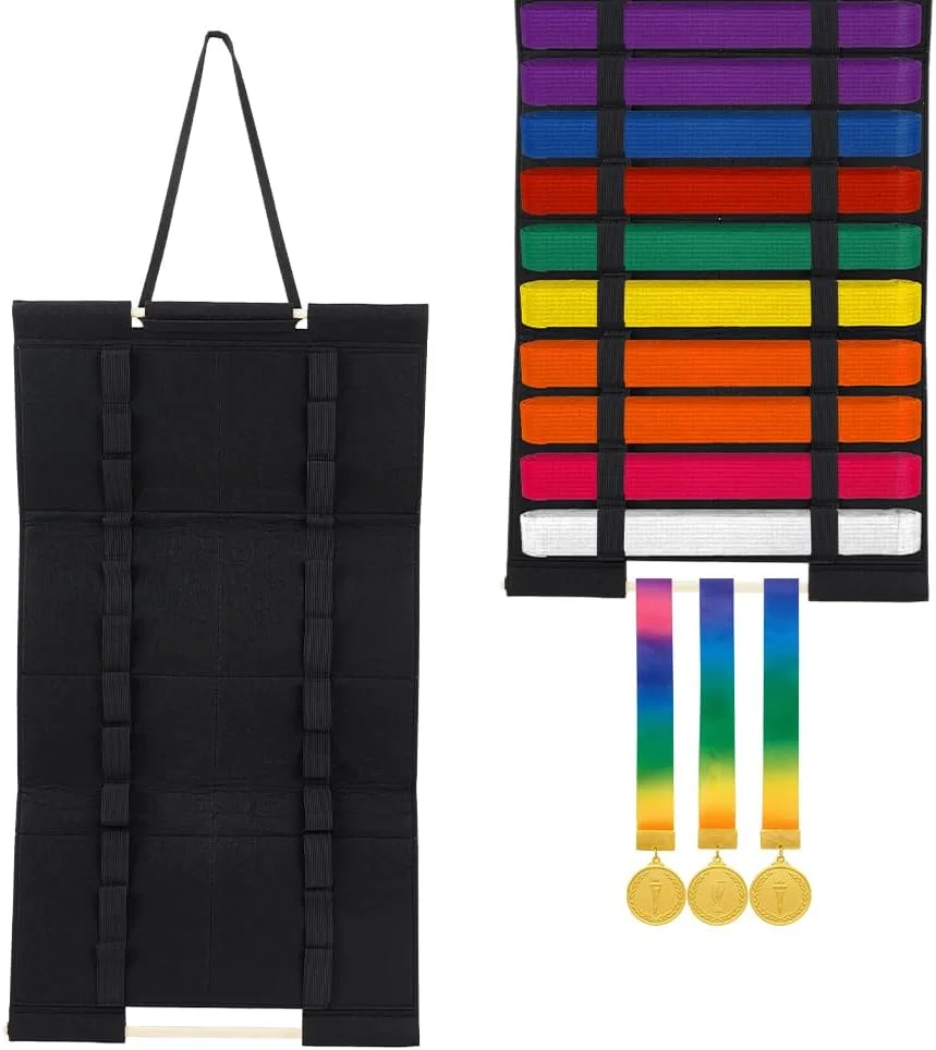 NBEADS 2 عدد قفسه نمایش کمربند کاراته، آویز دیواری سازمان دهنده کمربند هنرهای رزمی، نگهدارنده نمایش کمربند تکواندو با قفسه آویز مدال برای هنرجویان هنرهای رزمی، ظرفیت 12 کمربند در هر عدد