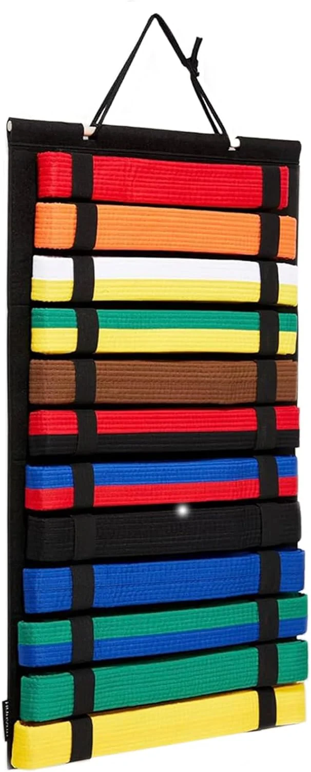 نگهدارنده کمربند جوجیتسو، نگهدارنده دیواری نمدی برای کمربند جوجوتسو، قفسه نمایشگر صرفه جویی در فضا، لوازم هنرهای رزمی برای اتاق نشیمن