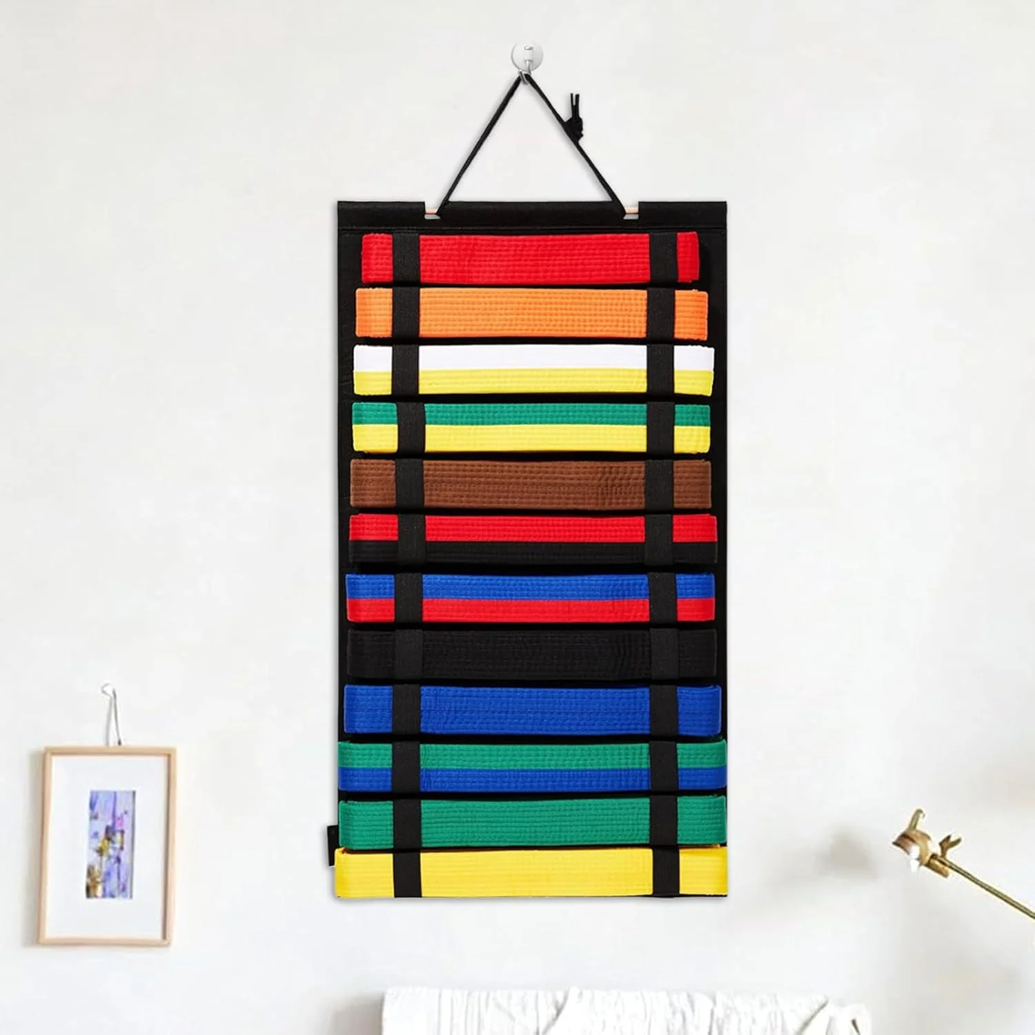 نگهدارنده کمربند جوجیتسو، نگهدارنده دیواری نمدی برای کمربند جوجوتسو، قفسه نمایشگر صرفه جویی در فضا، لوازم هنرهای رزمی برای اتاق نشیمن