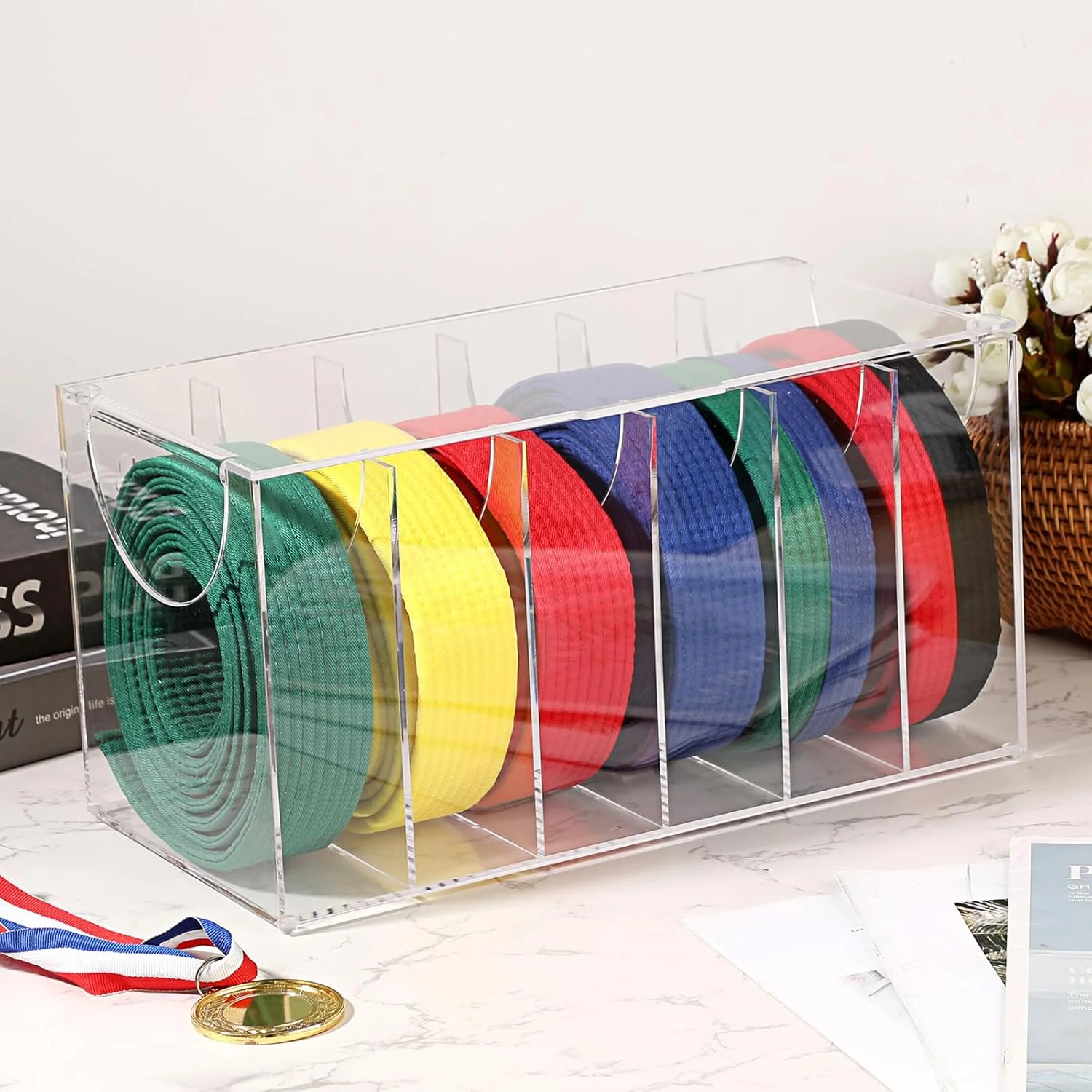 جعبه نمایش کمربند هنرهای رزمی BSTKEY، ظرفیت 6 کمربند، سازمان دهنده شفاف کمربند کاراته، نگهدارنده کمربند تکواندو برای کودکان و بزرگسالان (بدون کمربند)