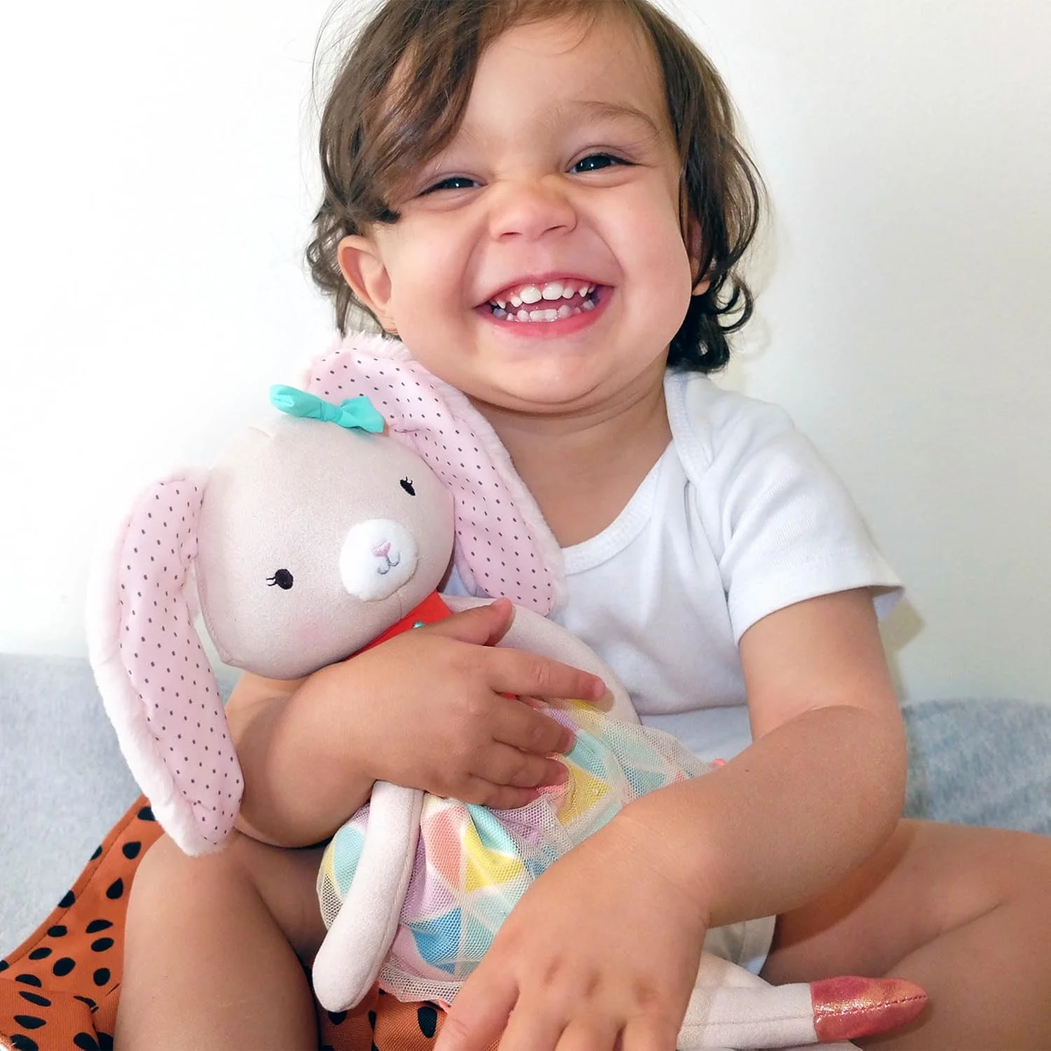 عروسک خرگوش پولیشی 38 سانتی متری B. toys- B. softies - حیوان نرم و پر شده برای نوزاد، کودک نوپا - لباس نارنجی و پاستلی - خرگوش قابل شستشو - پاهای ظریف - بکی بانی - 0 ماه + عروسک خرگوش پولیشی 38 سانتی متری B. toys- B. softies - حیوان نرم و پر شده برای نوزاد، کودک نوپا - لباس نارنجی و پاستلی - خرگوش قابل شستشو - پاهای ظریف - بکی بانی - 0 ماه +