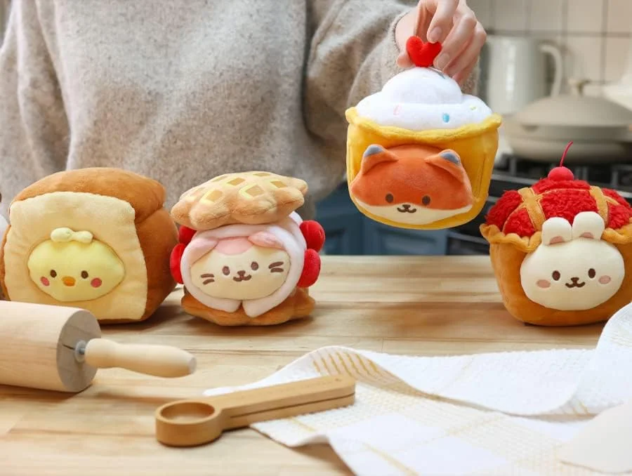 آنی رولز 15 سانتی متری، خرگوش کرمی نرم و لطیف، اسباب بازی پولیشی - نانوایی (بانی رول در پای گیلاس) آنی رولز 15 سانتی متری، خرگوش کرمی نرم و لطیف، اسباب بازی پولیشی - نانوایی (بانی رول در پای گیلاس)