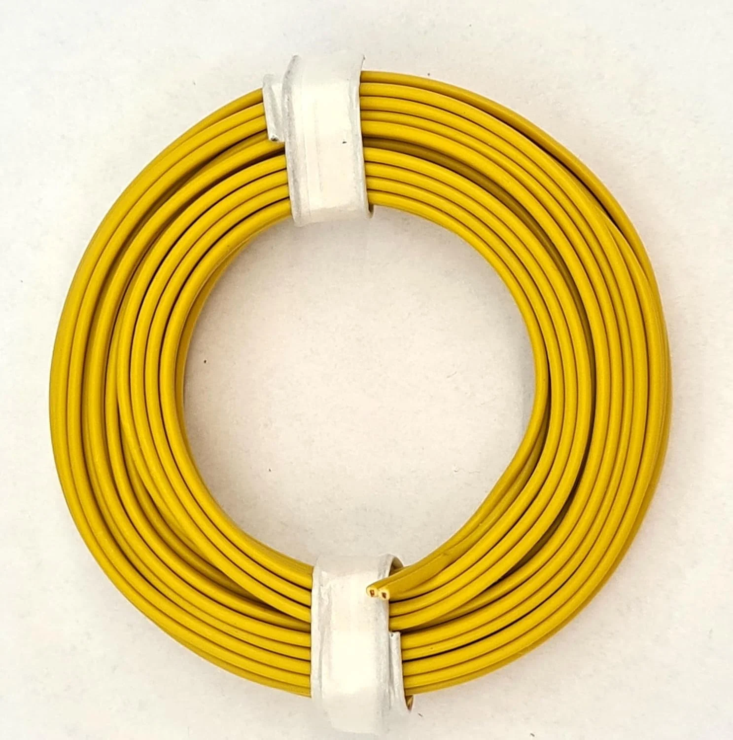 سیم BELI-BECO L218/5 - رشته مسی 2 x 0.14 mm² (2 x 18 x 0.10 mm) - سیم دوقلو - حلقه 5 متری (زرد) سیم BELI-BECO L218/5 - رشته مسی 2 x 0.14 mm² (2 x 18 x 0.10 mm) - سیم دوقلو - حلقه 5 متری (زرد)