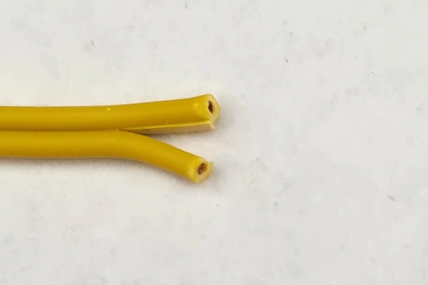 سیم BELI-BECO L218/5 - رشته مسی 2 x 0.14 mm² (2 x 18 x 0.10 mm) - سیم دوقلو - حلقه 5 متری (زرد)