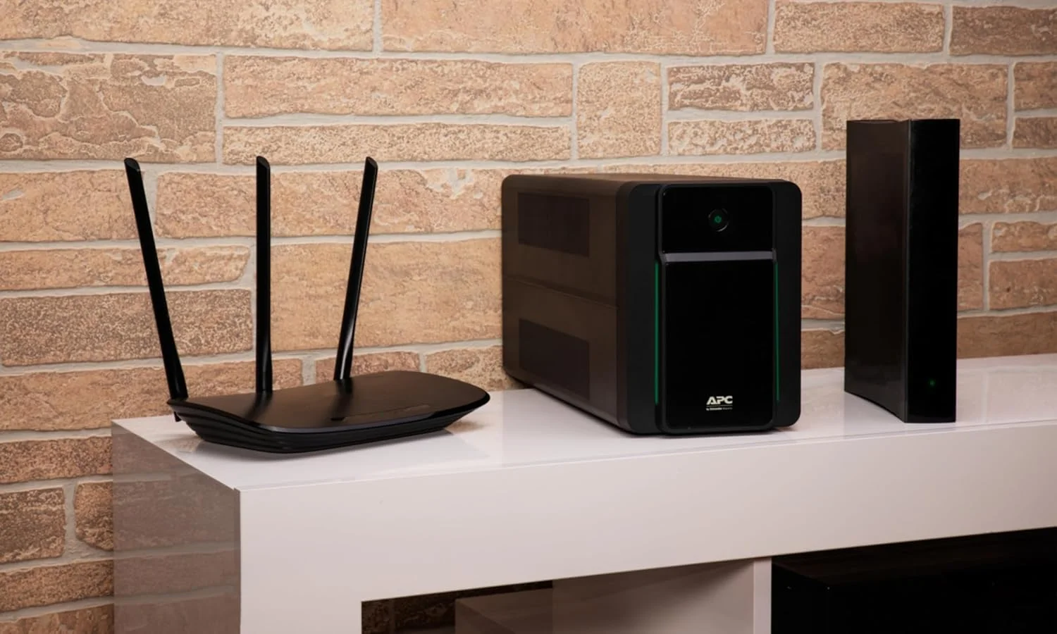 منبع تغذیه بدون وقفه APC Back UPS BX - BX1600MI-GR با خروجیهای شوکو، پشتیبان باتری و محافظت در برابر نوسانات، باتری پشتیبان با AVR، عملکرد پشتیبانگیری از داده منبع تغذیه بدون وقفه APC Back UPS BX - BX1600MI-GR با خروجیهای شوکو، پشتیبان باتری و محافظت در برابر نوسانات، باتری پشتیبان با AVR، عملکرد پشتیبانگیری از داده