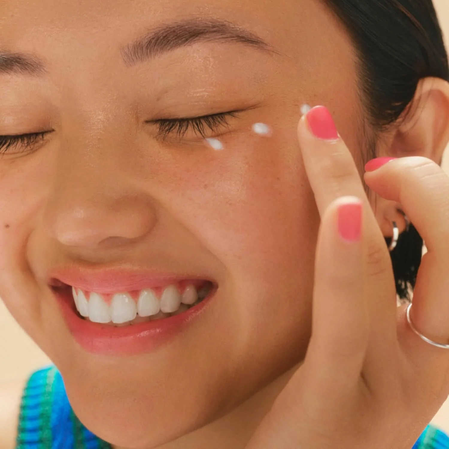 کرم دور چشم روشن کننده آب برنج The Face Shop - کرم دور چشم برای حلقه های تیره - درمان حلقه های تیره زیر چشم - روشن کننده زیر چشم - آبرسان - نیاسینامید - اسید هیالورونیک - مراقبت از پوست کره ای کرم دور چشم روشن کننده آب برنج The Face Shop - کرم دور چشم برای حلقه های تیره - درمان حلقه های تیره زیر چشم - روشن کننده زیر چشم - آبرسان - نیاسینامید - اسید هیالورونیک - مراقبت از پوست کره ای