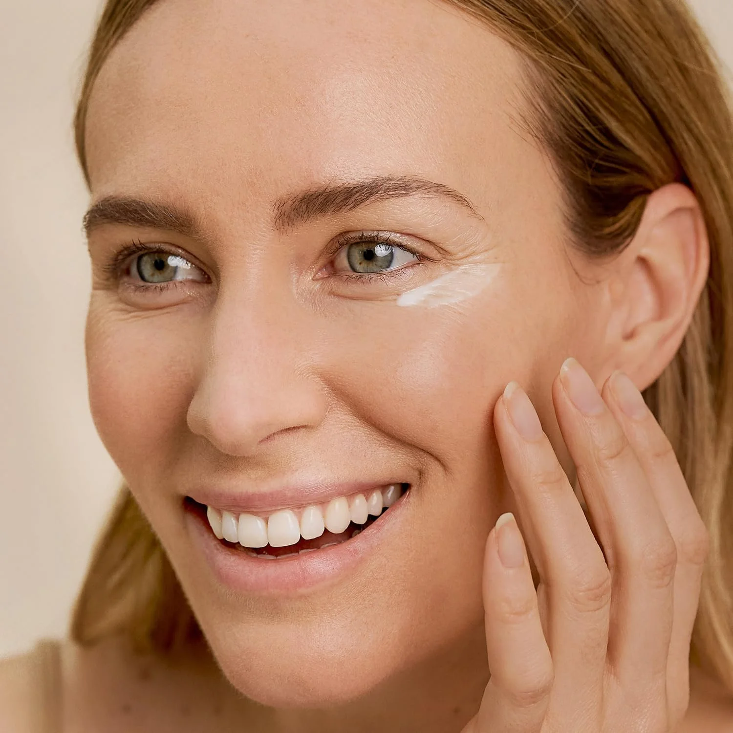 کرم دور چشم ویتامین C JUNGLÜCK - وگان | کرم ضد خستگی برای حلقه های تیره و پف کردگی | مراقبت از چشم با ویتامین C باعث درخشش ناحیه چشم شما می شود و با سایه های تیره چشم مقابله می کند کرم دور چشم ویتامین C JUNGLÜCK - وگان | کرم ضد خستگی برای حلقه های تیره و پف کردگی | مراقبت از چشم با ویتامین C باعث درخشش ناحیه چشم شما می شود و با سایه های تیره چشم مقابله می کند