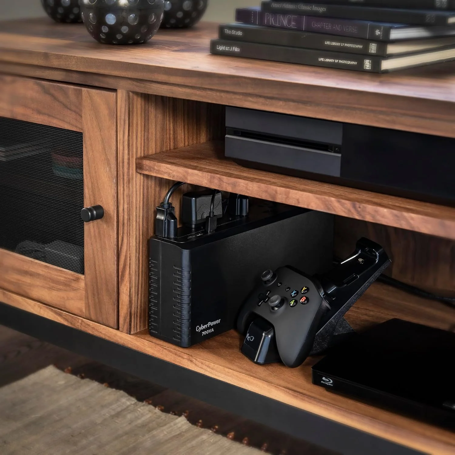 سیستم منبع تغذیه اضطراری CyberPower SL700U، 700VA/370W، 8 خروجی، طراحی باریک، مشکی سیستم منبع تغذیه اضطراری CyberPower SL700U، 700VA/370W، 8 خروجی، طراحی باریک، مشکی