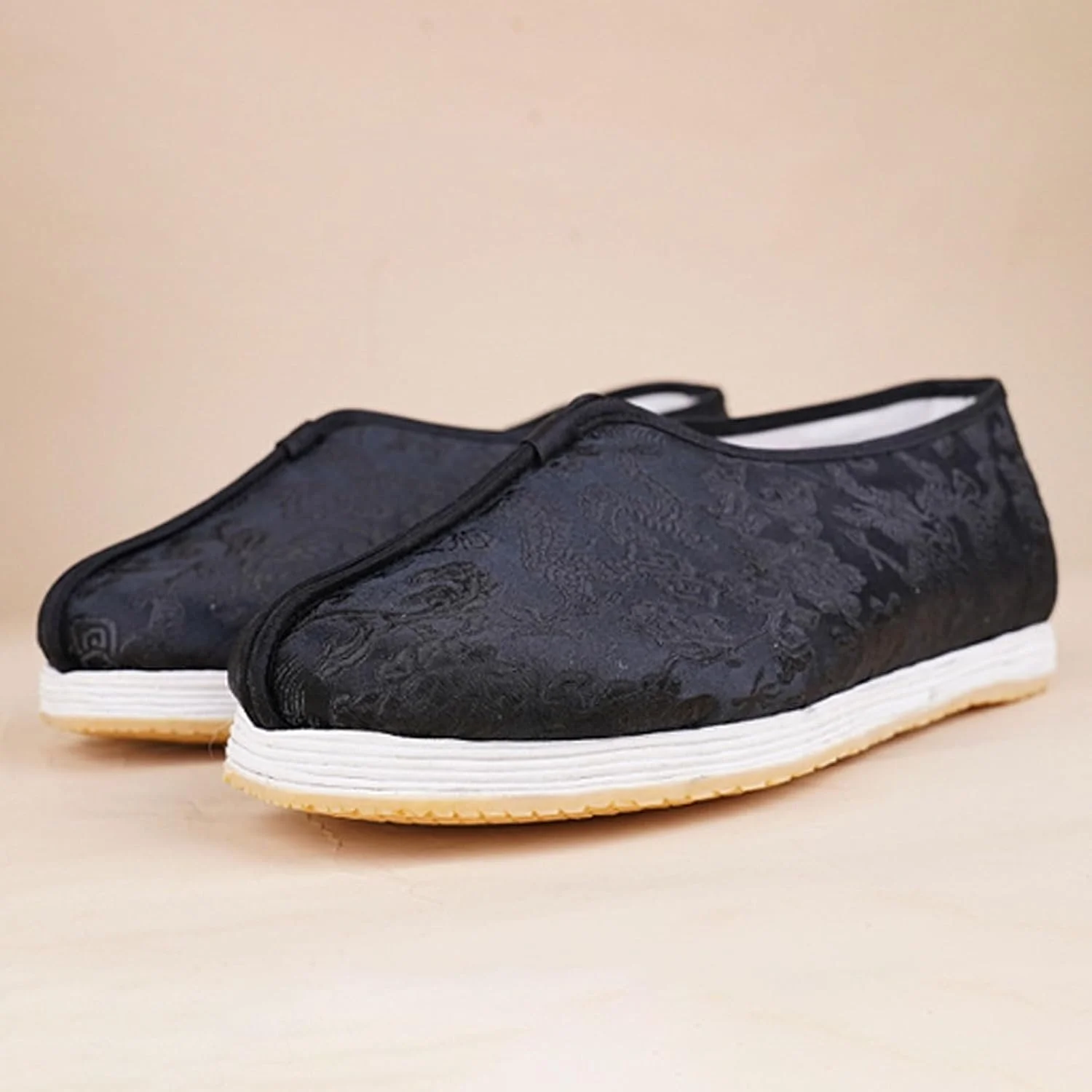 کفش پارچه ای سنتی، کفش هنرهای رزمی مردانه و زنانه کونگ فو تای چی، کفش های رزمی بومى، ضد لغزش، مقاوم در برابر سایش، کشش خوب، برای گردش های روزانه، پیاده روی و دویدن کفش پارچه ای سنتی، کفش هنرهای رزمی مردانه و زنانه کونگ فو تای چی، کفش های رزمی بومى، ضد لغزش، مقاوم در برابر سایش، کشش خوب، برای گردش های روزانه، پیاده روی و دویدن