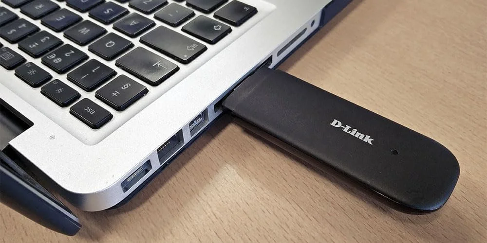 دانگل USB 4G LTE/3G دی-لینک مدل DWM-222/R، مشکی/ذغالی دانگل USB 4G LTE/3G دی-لینک مدل DWM-222/R، مشکی/ذغالی