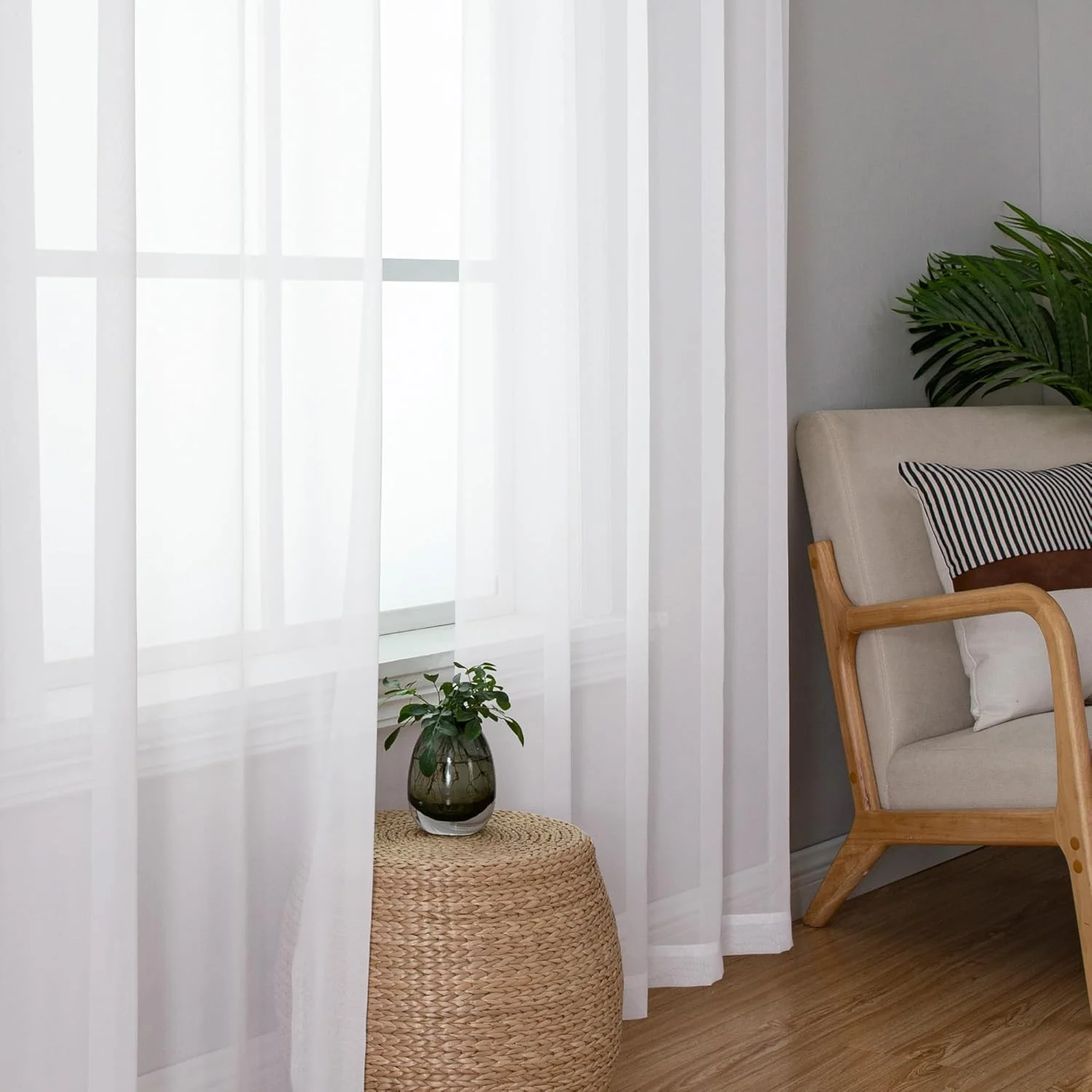 دو عدد پرده حریر سفید، عرض 132 سانتی متر در طول 213 سانتی متر، پرده های نیمه شفاف توری با جیب میله ای برای اتاق خواب، اتاق نشیمن، ناهار خوری، پس زمینه عروسی و مهمانی