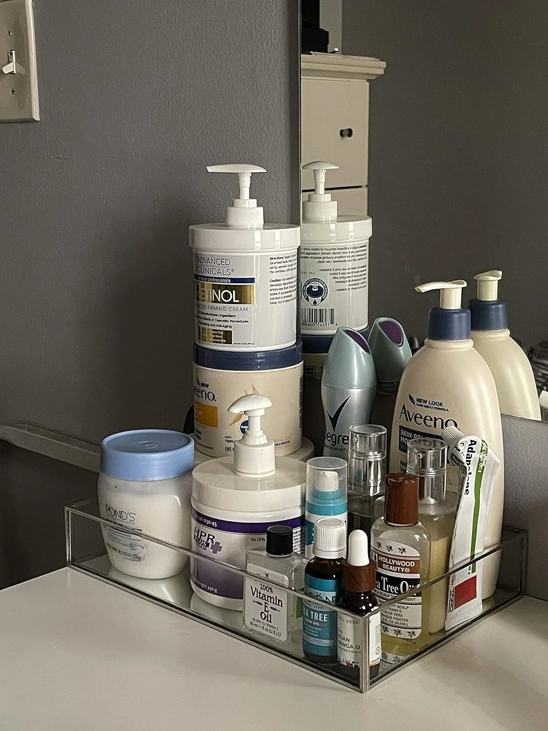 سینی تزئینی آکریلیک Cq، سینی آینه ای نقره ای برای جواهرات، سینی روشویی حمام، سازمان دهنده سینی جواهرات، سینی آرایش برای روشویی و میز آرایش، بسته 1 عددی