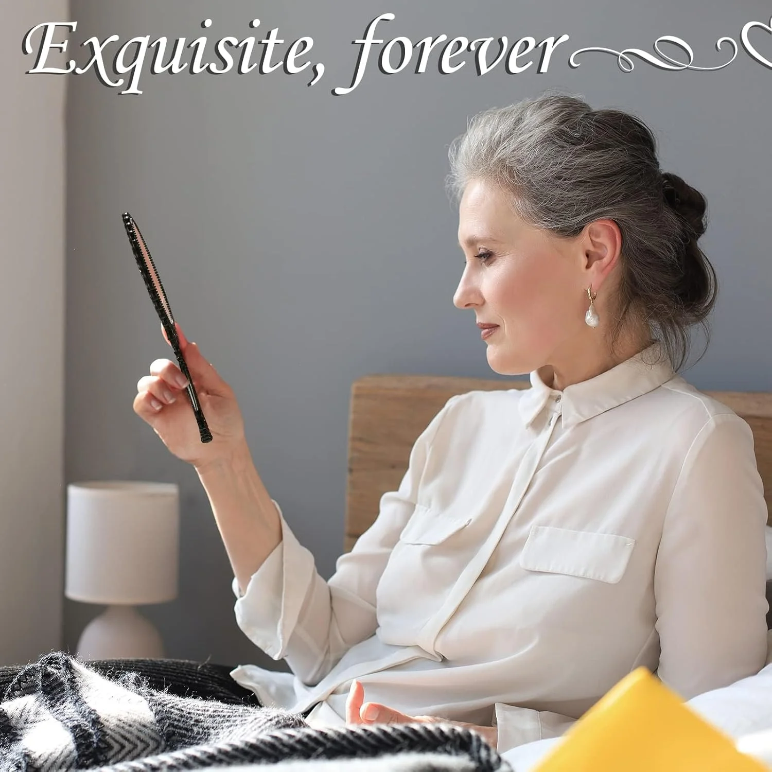 آینه دستی رترو MAKINGTEC، 16 عدد آینه آرایشی بیضی شکل تزئینی با دسته، مناسب برای مسافرت دخترانه (سیاه، سفید، آبی، صورتی)