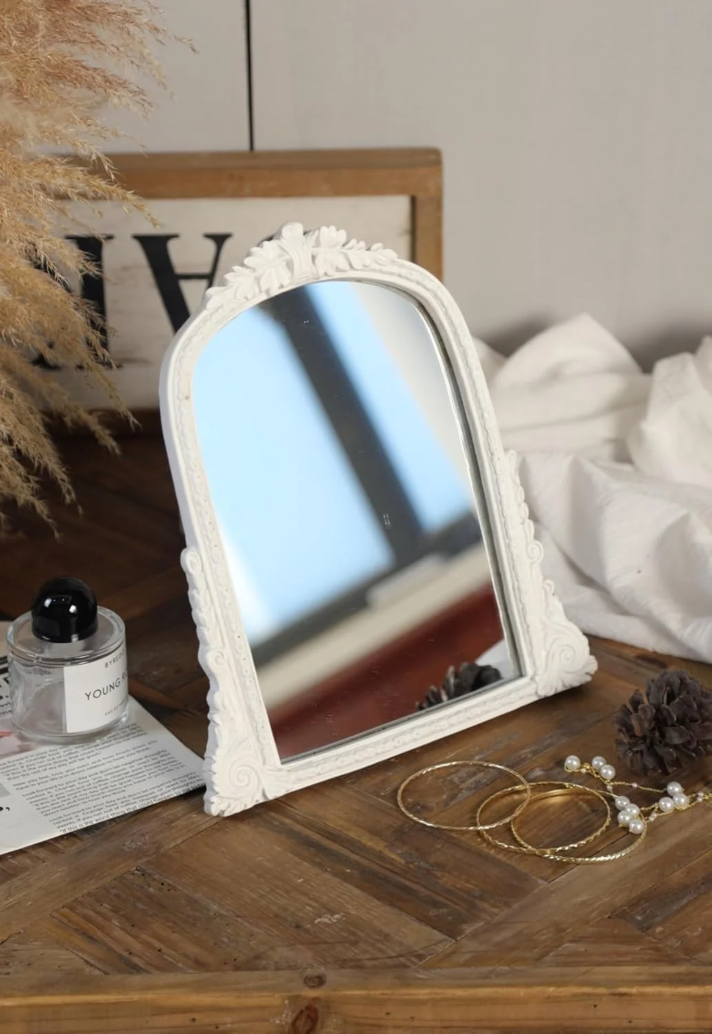 آینه آرایشی رومیزی سفید آنتیک با قاب رزینی حکاکی شده، آینه ایستاده کوچک برای اتاق خواب، اتاق نشیمن، روی میز (33.5 x 32.5 سانتی متر) آینه آرایشی رومیزی سفید آنتیک با قاب رزینی حکاکی شده، آینه ایستاده کوچک برای اتاق خواب، اتاق نشیمن، روی میز (33.5 x 32.5 سانتی متر)