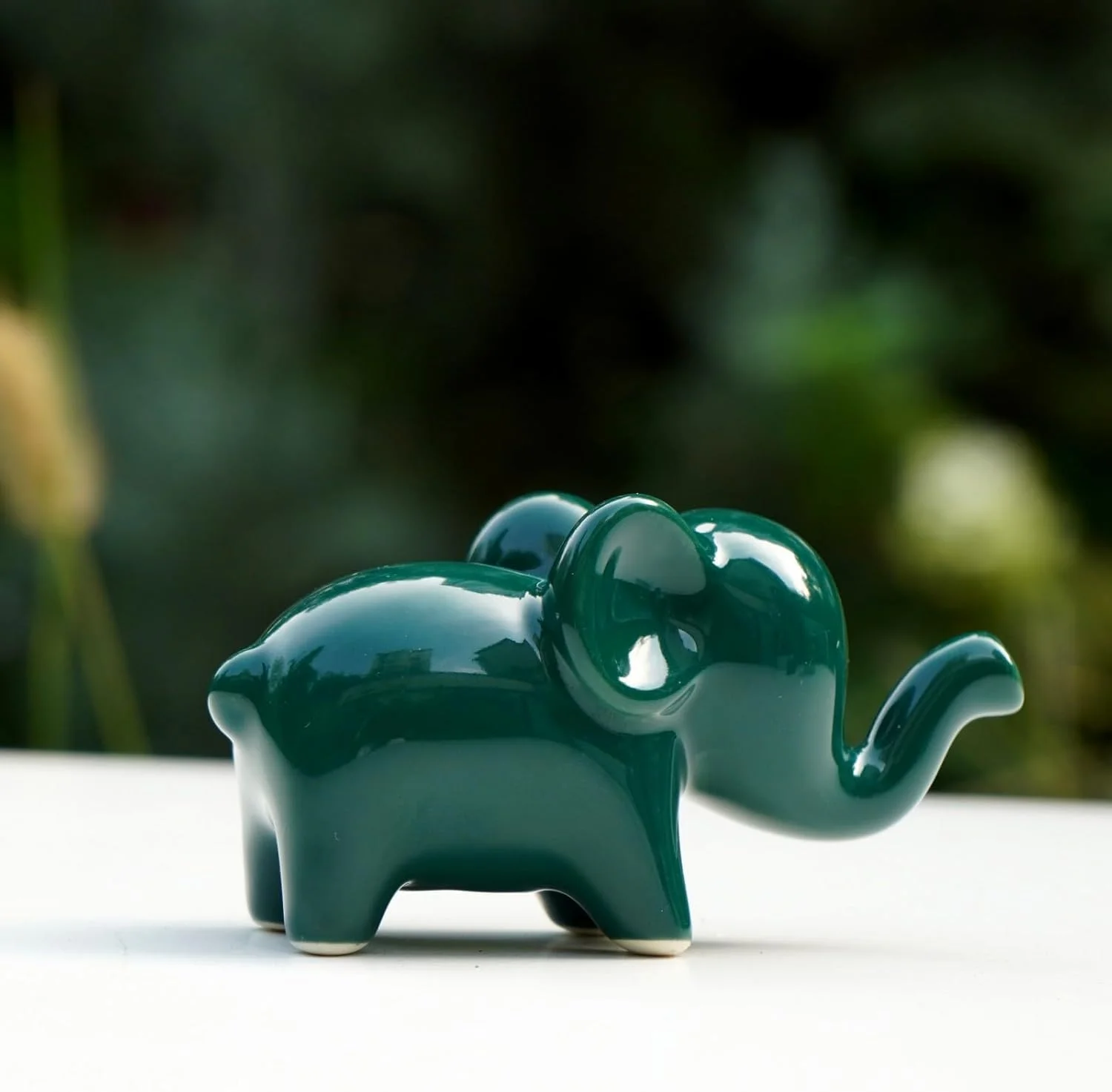 مجسمه فیل سرامیکی کوچک برای دکوراسیون منزل یا محل کار، نماد ثروت و خوش شانسی، طراحی دقیق، هدیه ای برای دوستداران فیل (10x4.3x5 سانتی متر، سبز) مجسمه فیل سرامیکی کوچک برای دکوراسیون منزل یا محل کار، نماد ثروت و خوش شانسی، طراحی دقیق، هدیه ای برای دوستداران فیل (10x4.3x5 سانتی متر، سبز)