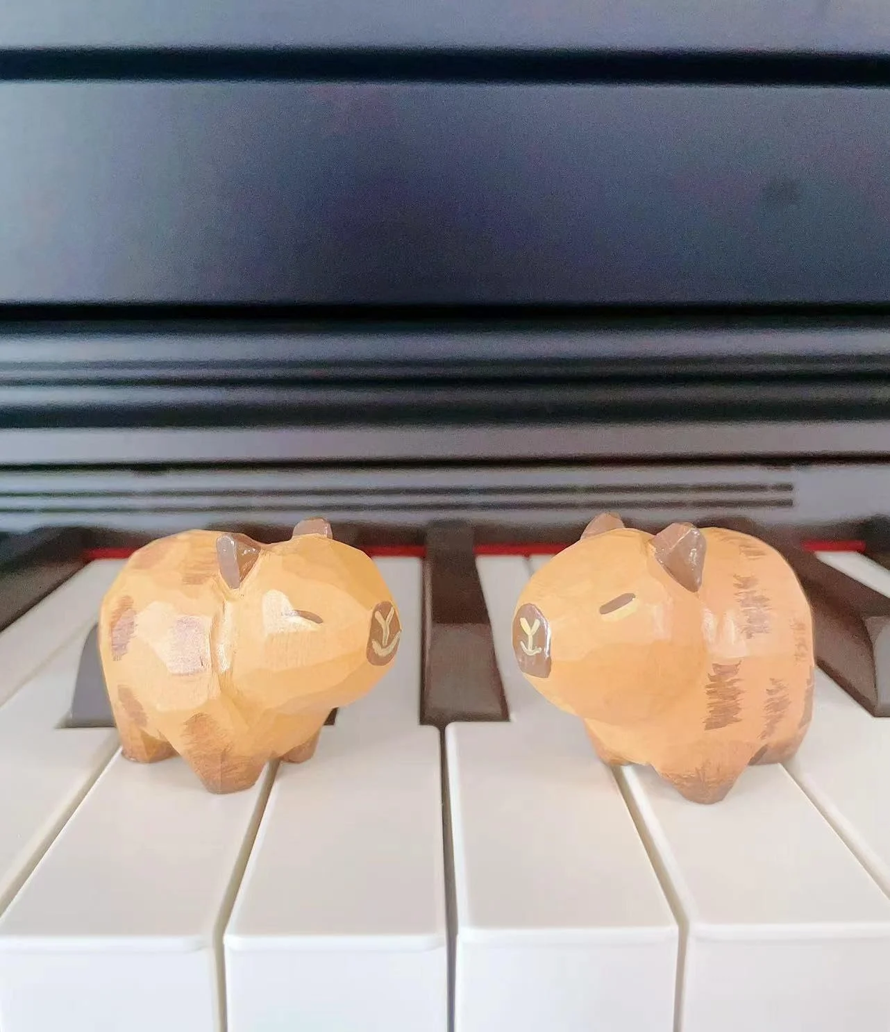 تزویق 2 عدد مجسمه کاپیبارا چوبی حکاکی شده کوچک، ست صنایع دستی مجسمه سازی کاپیبارا دست ساز، 1.1 اینچ مجسمه های حیوانات زیبا، دکوراسیون منزل، کنده کاری هنری، زیور آلات حیوانات چوبی تزویق 2 عدد مجسمه کاپیبارا چوبی حکاکی شده کوچک، ست صنایع دستی مجسمه سازی کاپیبارا دست ساز، 1.1 اینچ مجسمه های حیوانات زیبا، دکوراسیون منزل، کنده کاری هنری، زیور آلات حیوانات چوبی