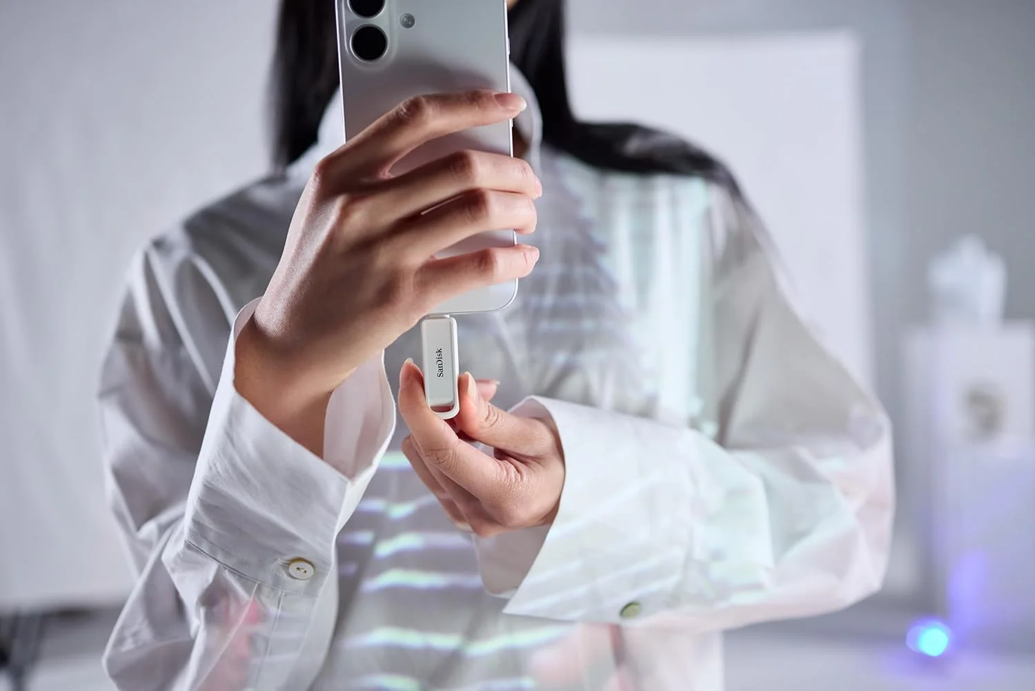 فلش مموری 512 گیگابایتی سندیسک با USB Type-C - تا 150 مگابایت بر ثانیه، USB 3.2 Gen 1، فلش مموری برای دستگاههای Type-C آیفون، آیپد، مک، سفید قطبی - SDIXS0N-512G-GN6NE فلش مموری 512 گیگابایتی سندیسک با USB Type-C - تا 150 مگابایت بر ثانیه، USB 3.2 Gen 1، فلش مموری برای دستگاههای Type-C آیفون، آیپد، مک، سفید قطبی - SDIXS0N-512G-GN6NE