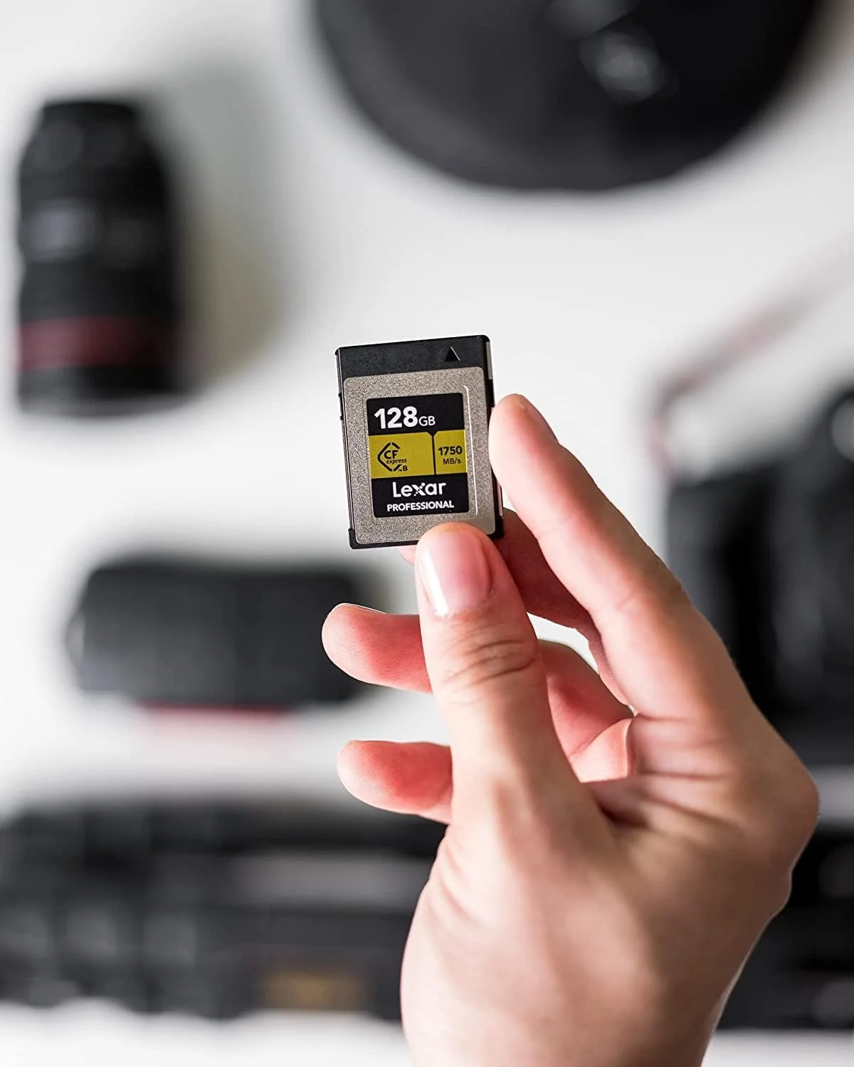 کارت حافظه لکسار Professional با ظرفیت 512 گیگابایت CFexpress Type B، سرعت خواندن تا 1750 مگابایت بر ثانیه، ضبط ویدیوهای 4K Raw، پشتیبانی از PCIe 3.0 و NVMe