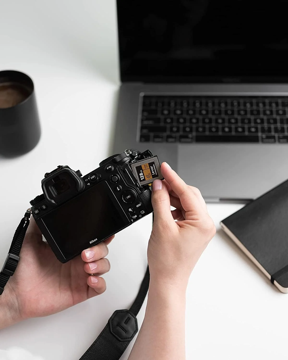 کارت حافظه لکسار Professional با ظرفیت 512 گیگابایت CFexpress Type B، سرعت خواندن تا 1750 مگابایت بر ثانیه، ضبط ویدیوهای 4K Raw، پشتیبانی از PCIe 3.0 و NVMe