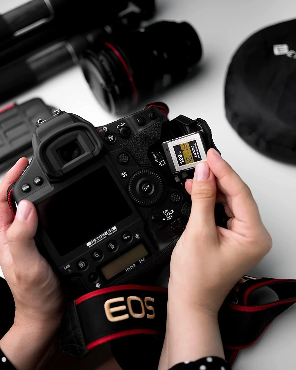 کارت حافظه لکسار Professional با ظرفیت 512 گیگابایت CFexpress Type B، سرعت خواندن تا 1750 مگابایت بر ثانیه، ضبط ویدیوهای 4K Raw، پشتیبانی از PCIe 3.0 و NVMe