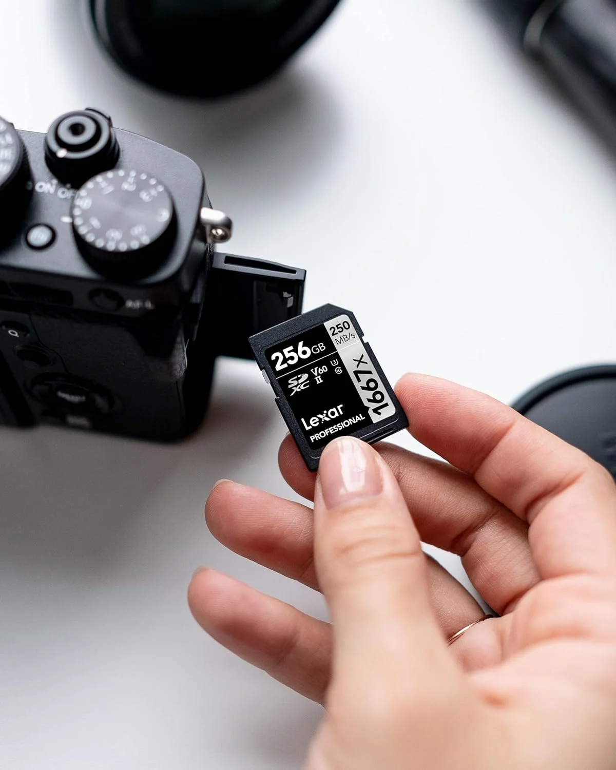 کارت حافظه لکسار Professional 1667x SD با ظرفیت 256 گیگابایت، کارت حافظه SDXC UHS-II، سرعت خواندن تا 250 مگابایت بر ثانیه، سرعت نوشتن 120 مگابایت بر ثانیه، کلاس 10، U3، V60 SD برای عکاسان، فیلمبرداران و علاقه مندان حرفه ای (LSD256CB1667) کارت حافظه لکسار Professional 1667x SD با ظرفیت 256 گیگابایت، کارت حافظه SDXC UHS-II، سرعت خواندن تا 250 مگابایت بر ثانیه، سرعت نوشتن 120 مگابایت بر ثانیه، کلاس 10، U3، V60 SD برای عکاسان، فیلمبرداران و علاقه مندان حرفه ای (LSD256CB1667)