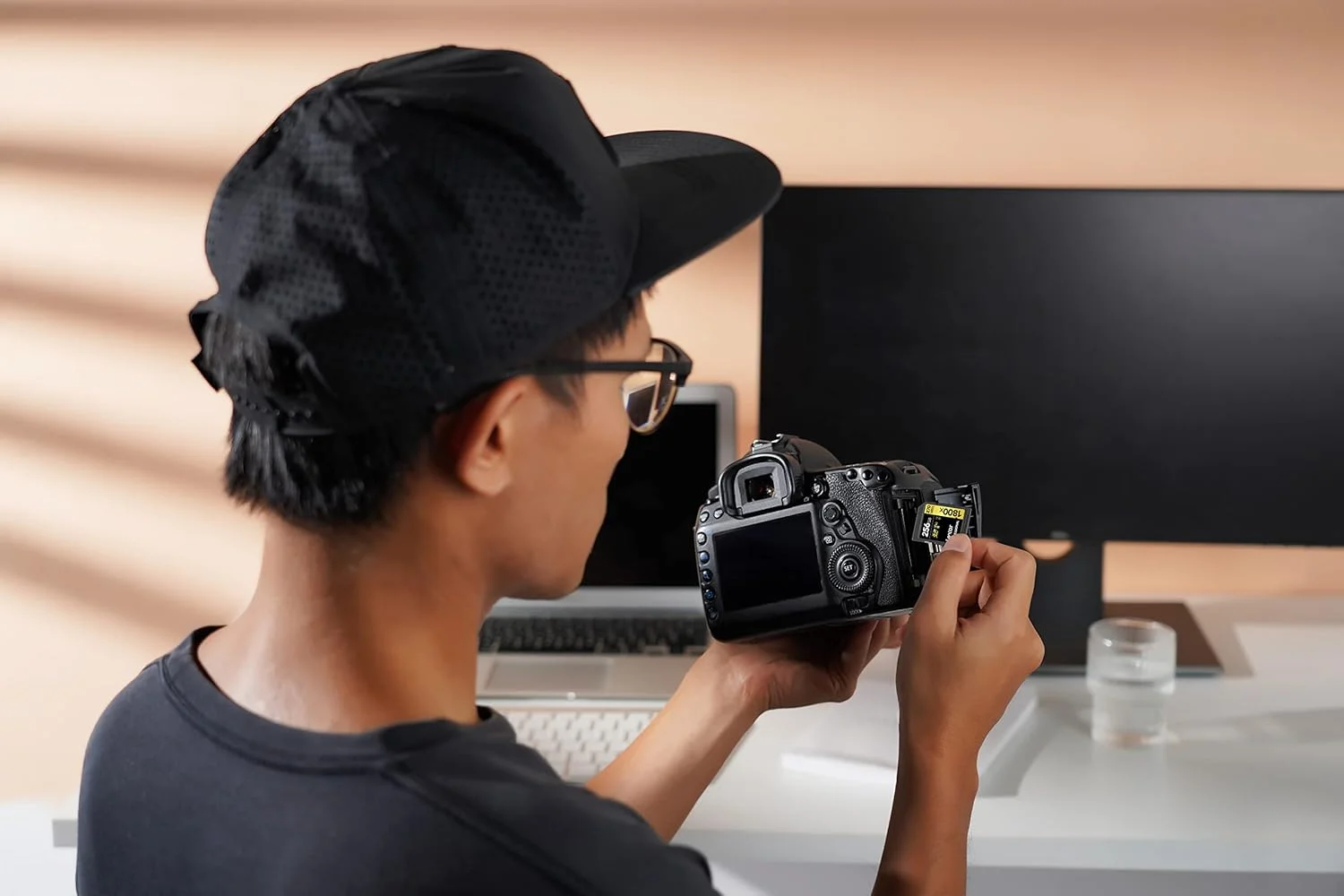 کارت حافظه لکسار 256 گیگابایت Professional 1800X Sdxcuhs-Ii، سرعت خواندن تا 270 مگابایت بر ثانیه و سرعت نوشتن 180 مگابایت بر ثانیه C10 V60 U3