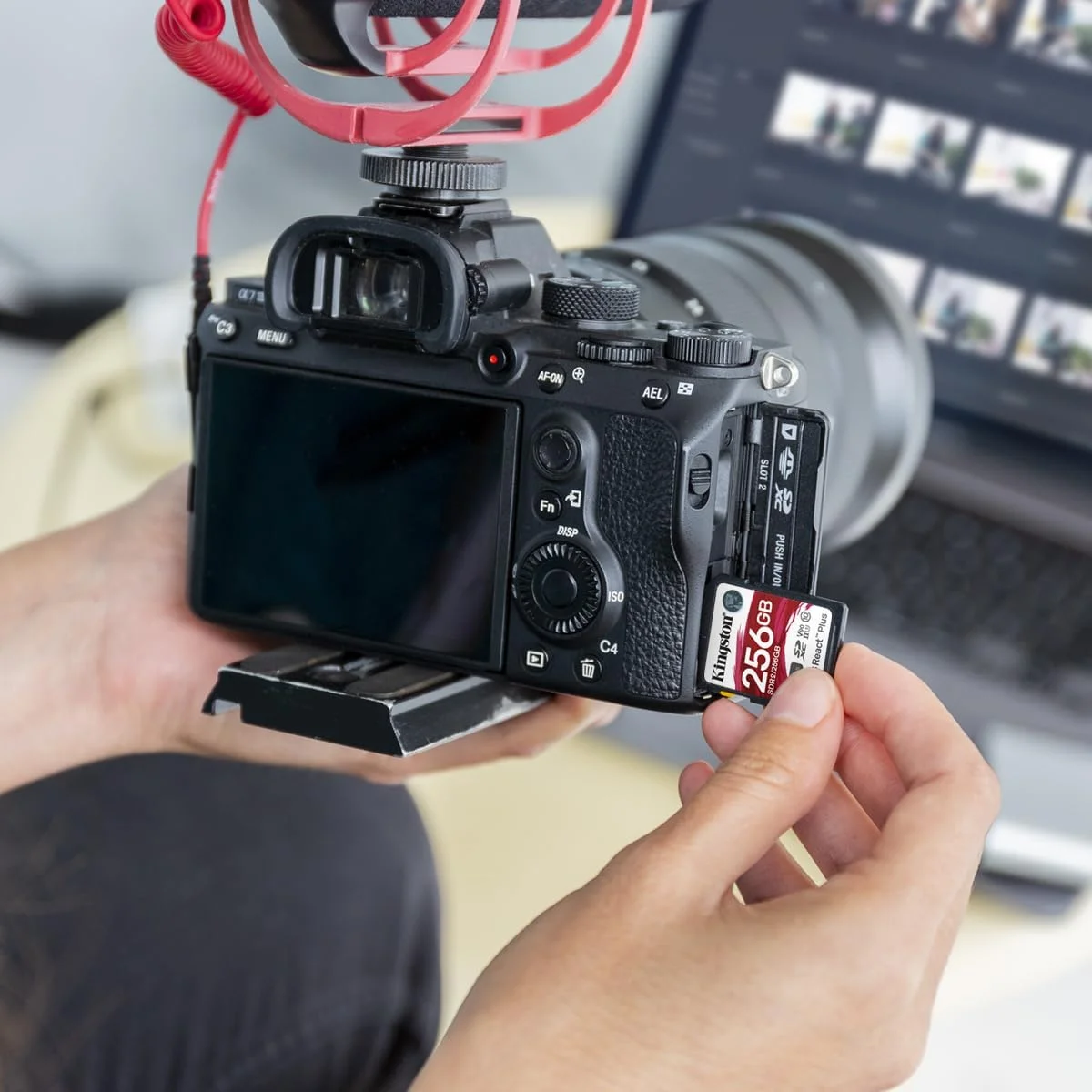 کارت حافظه 64 گیگابایتی کینگستون Canvas React Plus SDXC UHS-II با سرعت خواندن 300 و نوشتن 260 مگابایت بر ثانیه U3 V90 برای Full HD/4K/8K - مدل SDR2/64GB