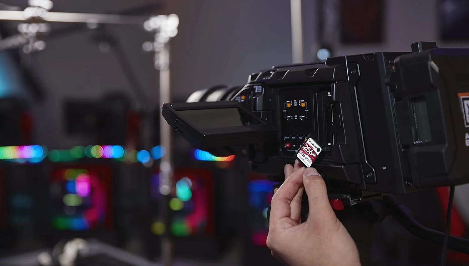 کارت حافظه کینگستون Canvas React Plus با ظرفیت 128 گیگابایت SDXC UHS II با سرعت خواندن 300 و نوشتن 260 مگابایت بر ثانیه U3 V90 مناسب برای Full HD/4K/8K مدل SDR2/128GB، مشکی