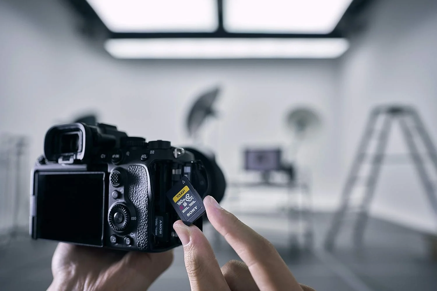 کارت حافظه فلش 160 گیگابایتی CFexpress Type A سونی سری TOUGH مدل VPG400 با سرعت بالا (سرعت خواندن 800 مگابایت بر ثانیه و نوشتن 700 مگابایت بر ثانیه) – CEA-G160T