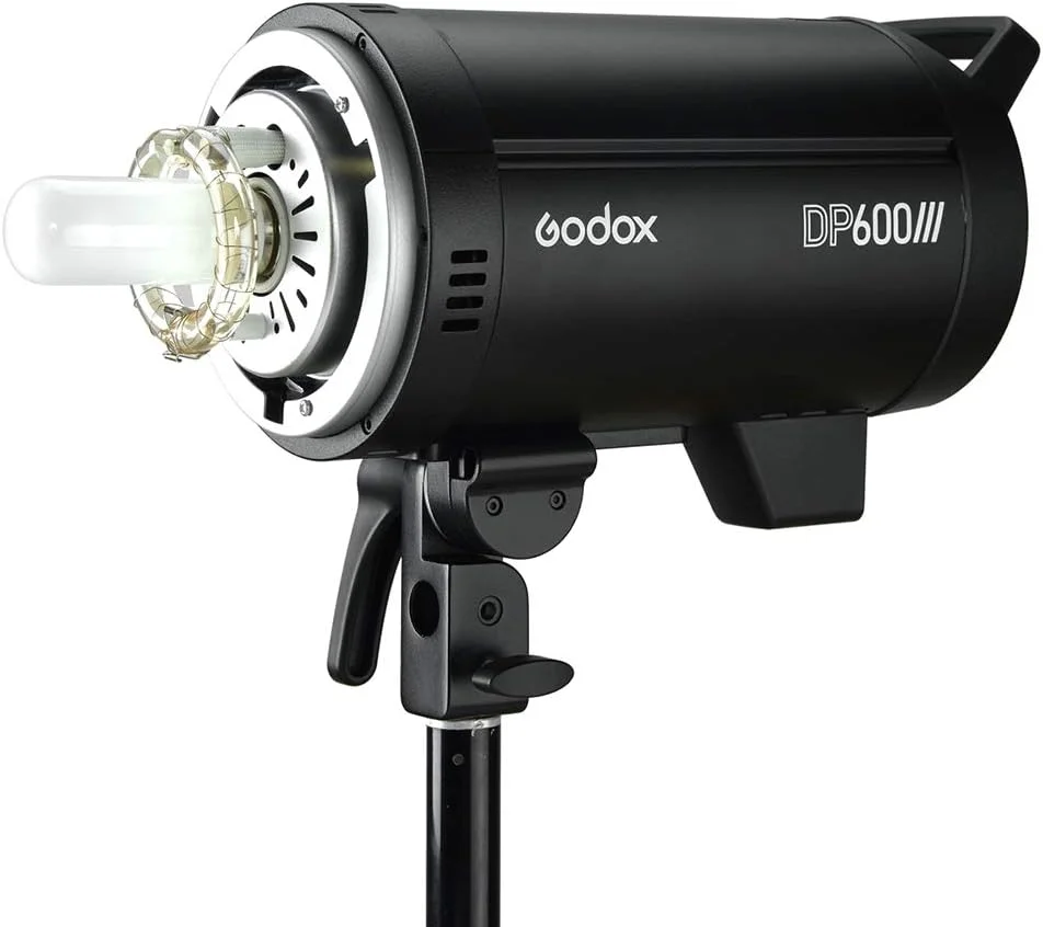 فلاش استودیویی حرفه ای گودکس DP600III زمان بازیافت 1 ثانیه ای GN80 5600k 600Ws سیستم بی سیم 2.4G X مانت بوئنز لامپ مدلینگ 150W (DP600III)