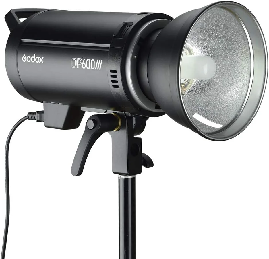 فلاش استودیویی حرفه ای گودکس DP600III زمان بازیافت 1 ثانیه ای GN80 5600k 600Ws سیستم بی سیم 2.4G X مانت بوئنز لامپ مدلینگ 150W (DP600III) فلاش استودیویی حرفه ای گودکس DP600III زمان بازیافت 1 ثانیه ای GN80 5600k 600Ws سیستم بی سیم 2.4G X مانت بوئنز لامپ مدلینگ 150W (DP600III)