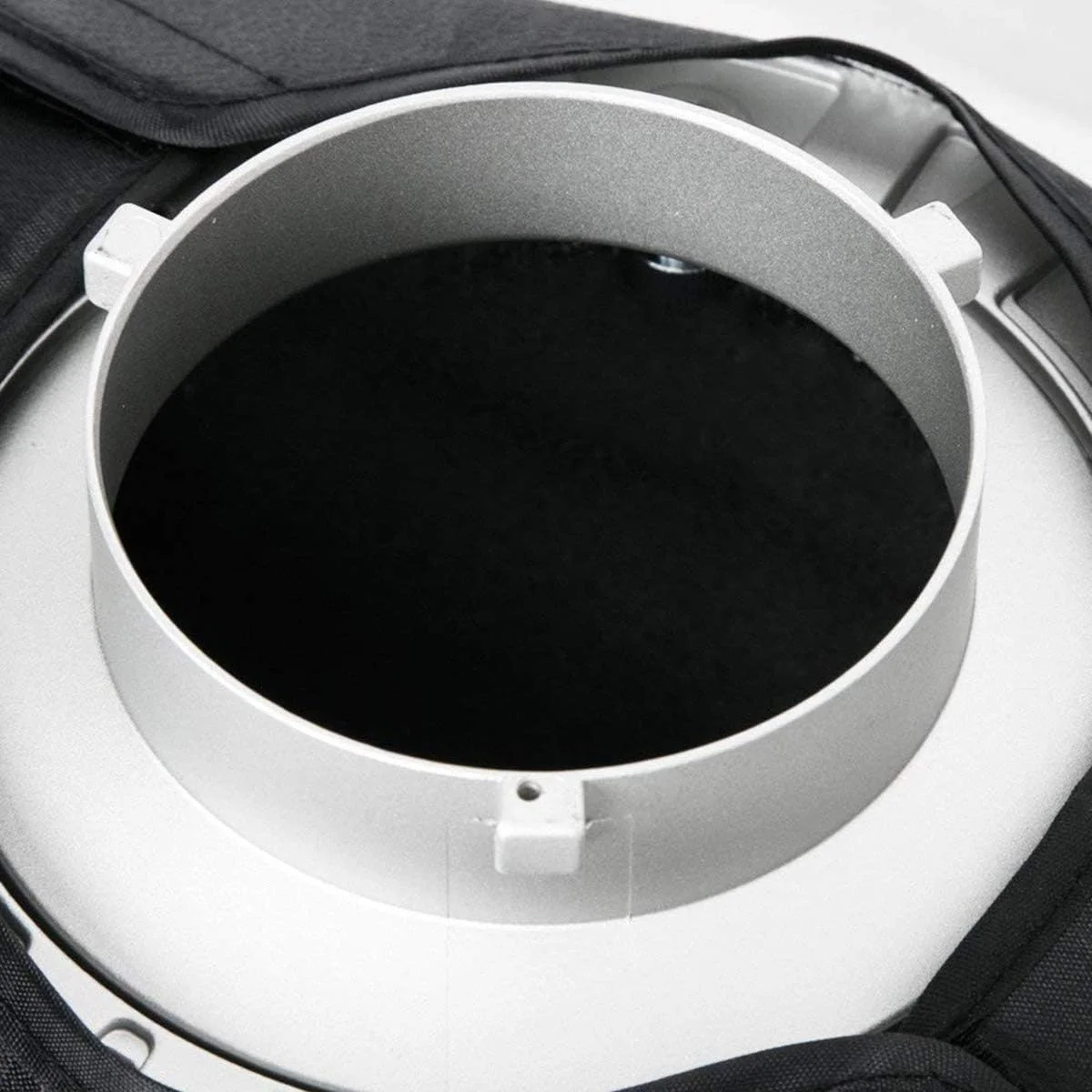 سافت باکس نواری لانه زنبوری 30cm x 120cm با مانت بوئنز Godox برای فلاش گودکس و سایر فلاش های استودیویی سافت باکس نواری لانه زنبوری 30cm x 120cm با مانت بوئنز Godox برای فلاش گودکس و سایر فلاش های استودیویی