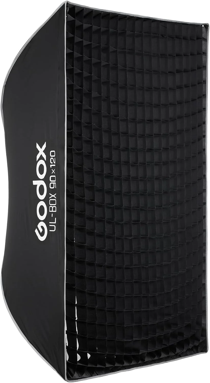سافت باکس مستطیلی تاشو Godox با ابعاد 35.5"x47"، سافت باکس نواری با نصب Bowens، دیفیوزرها، گرید، کیف، برای فلاش های استودیویی Godox SL60II AD400PRO AD600 و سایر فلاش های دارای مانت بوئنز. سافت باکس مستطیلی تاشو Godox با ابعاد 35.5"x47"، سافت باکس نواری با نصب Bowens، دیفیوزرها، گرید، کیف، برای فلاش های استودیویی Godox SL60II AD400PRO AD600 و سایر فلاش های دارای مانت بوئنز.