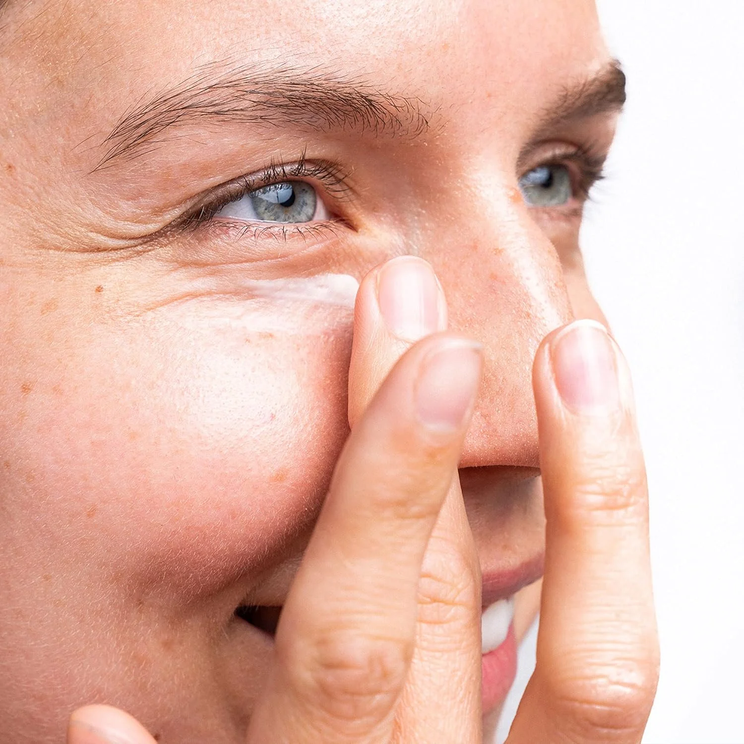 کرم دور چشم کیمیاگری جنگل اورسا ماژور | مرطوب کننده طبیعی زیر چشم برای حلقه های تیره، خطوط ریز، پف کردگی و چین و چروک | وگان، بدون تست حیوانی، غیر سمی، بدون عطر | 14 گرم