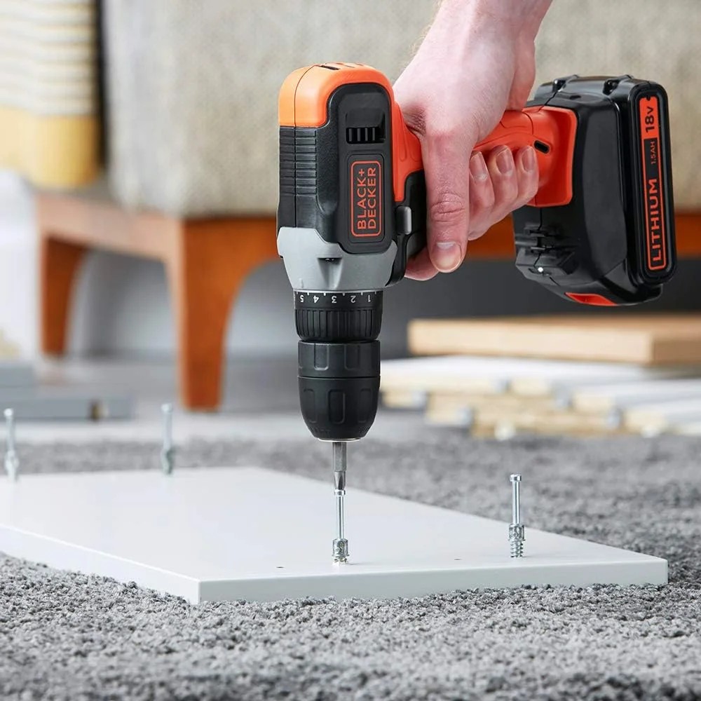 دریل پیچ گوشتی شارژی 18 ولت بلک اند دکر با باتری لیتیوم-یون 1.5 آمپر ساعت به همراه 2 باتری در جعبه ابزار، مناسب برای سوراخکاری چوب و پیچ کاری، نارنجی/مشکی - BCD001C2K-GB دریل پیچ گوشتی شارژی 18 ولت بلک اند دکر با باتری لیتیوم-یون 1.5 آمپر ساعت به همراه 2 باتری در جعبه ابزار، مناسب برای سوراخکاری چوب و پیچ کاری، نارنجی/مشکی - BCD001C2K-GB