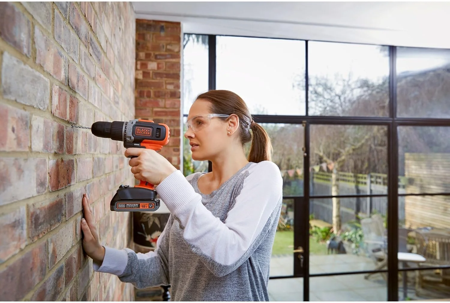 دریل چکشی 18 ولت بلک اند دکر، جعبه ابزار به همراه 2 باتری، مدل BCD003C2K-GB، باتری 1.5 آمپر ساعت دریل چکشی 18 ولت بلک اند دکر، جعبه ابزار به همراه 2 باتری، مدل BCD003C2K-GB، باتری 1.5 آمپر ساعت