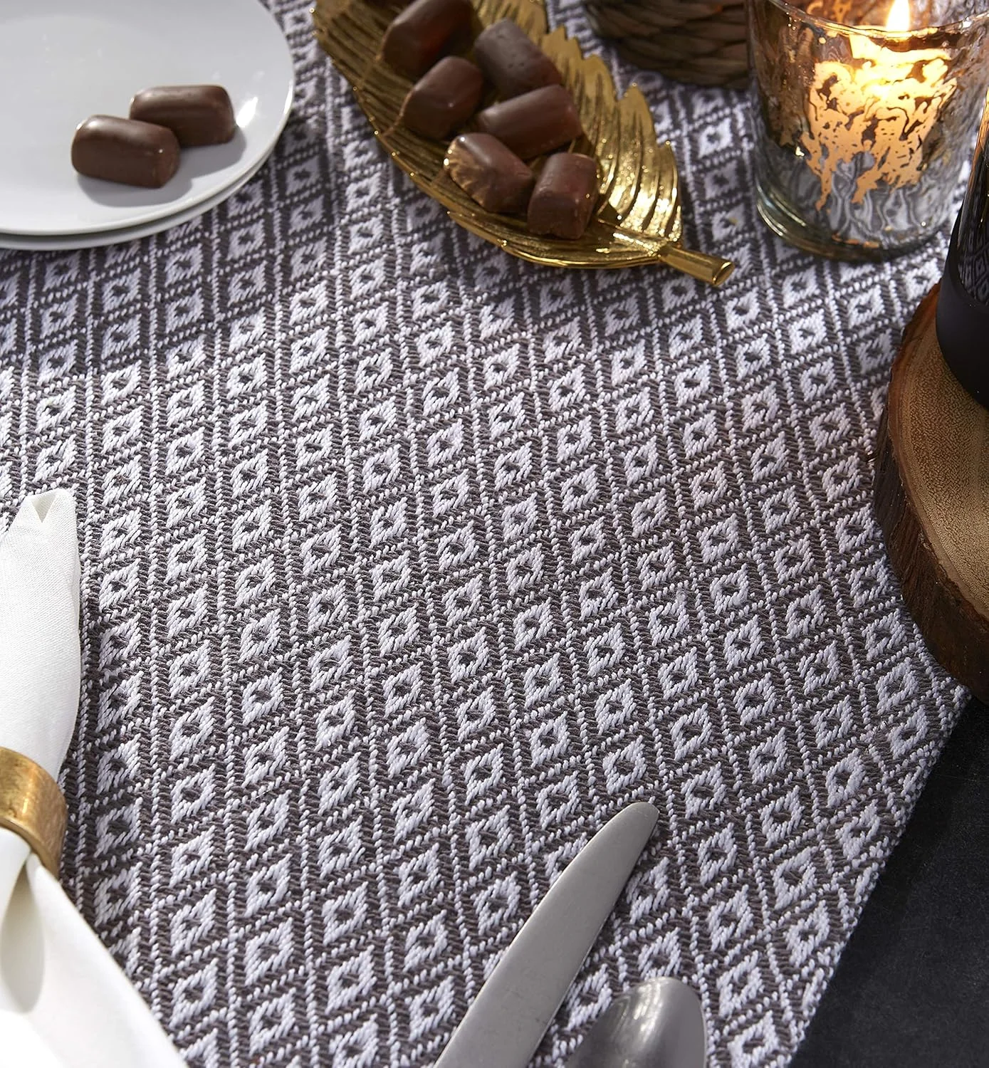 رانر رومیزی بافت الماسی کوچک DII CAMZ11271، 38 × 183 سانتی متر، خاکستری رانر رومیزی بافت الماسی کوچک DII CAMZ11271، 38 × 183 سانتی متر، خاکستری