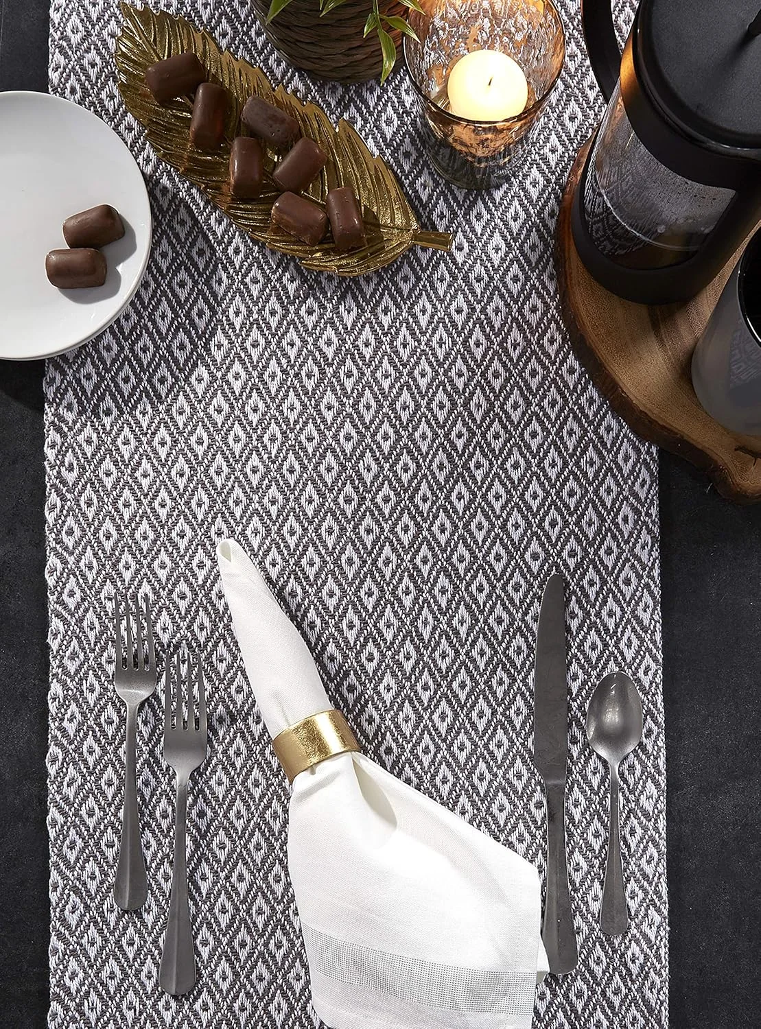 رانر رومیزی بافت الماسی کوچک DII CAMZ11271، 38 × 183 سانتی متر، خاکستری رانر رومیزی بافت الماسی کوچک DII CAMZ11271، 38 × 183 سانتی متر، خاکستری