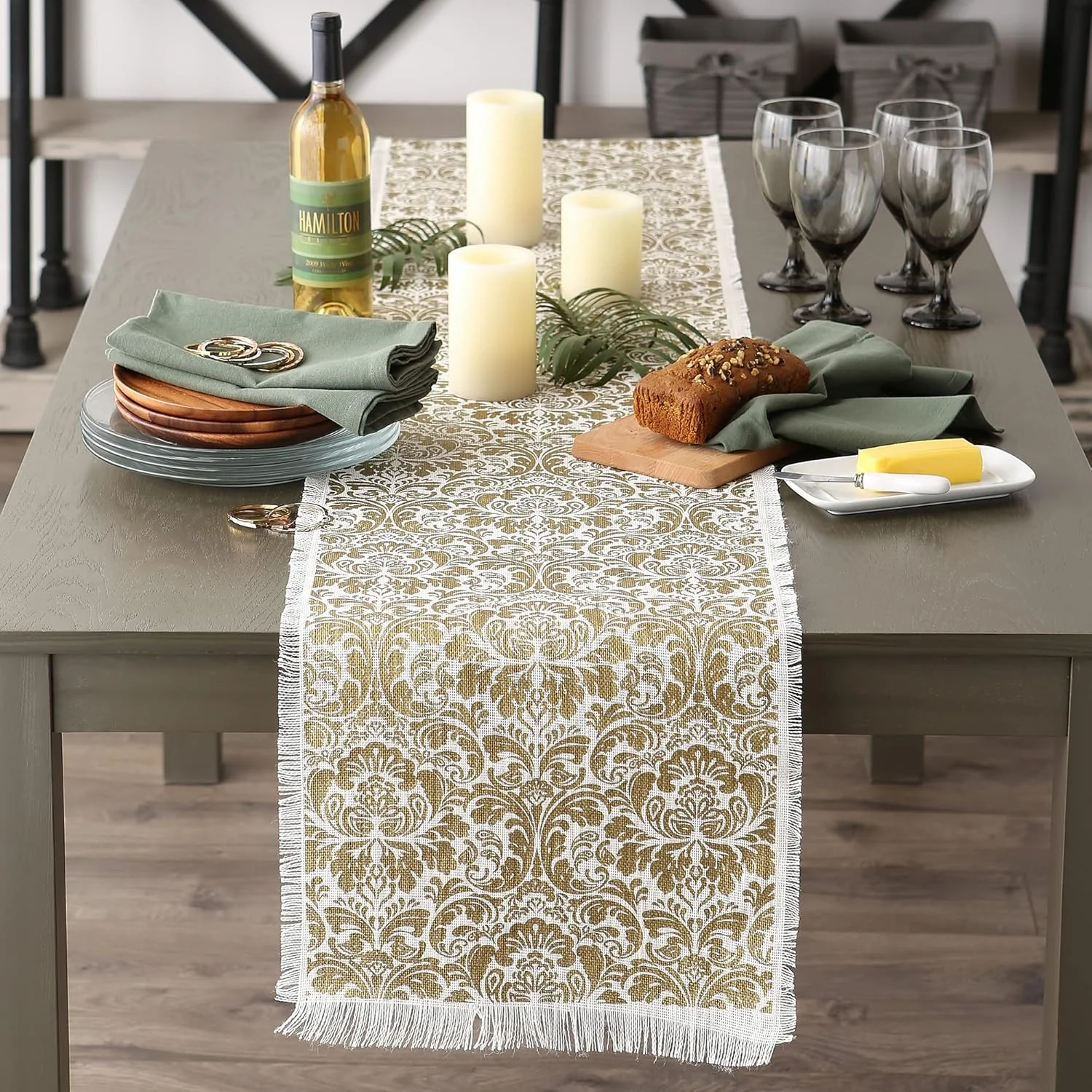 رانر رومیزی کنفی طرح تعطیلات DII، 35x274 سانتی متر، داماس طلایی رانر رومیزی کنفی طرح تعطیلات DII، 35x274 سانتی متر، داماس طلایی