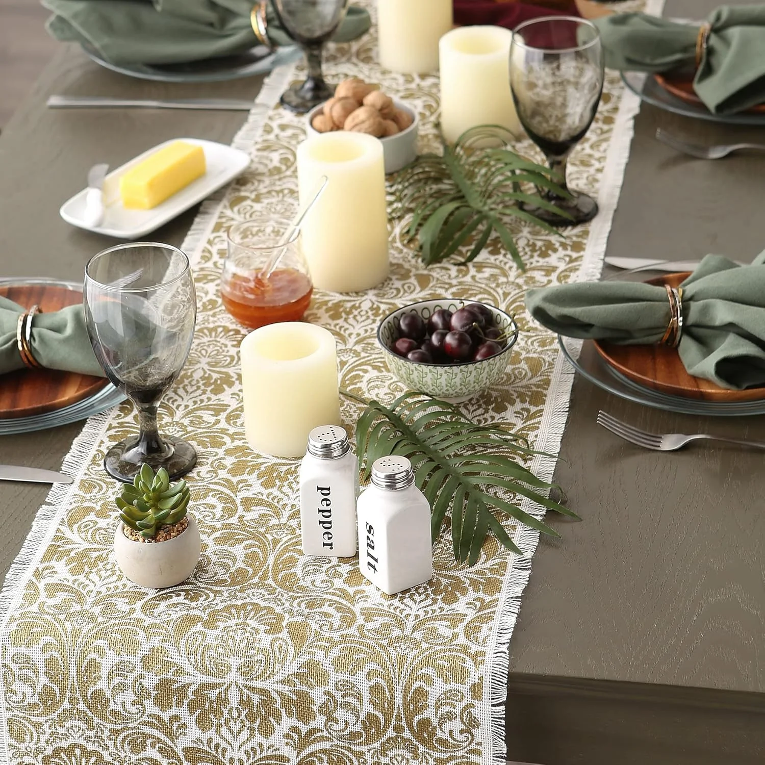 رانر رومیزی کنفی طرح تعطیلات DII، 35x274 سانتی متر، داماس طلایی رانر رومیزی کنفی طرح تعطیلات DII، 35x274 سانتی متر، داماس طلایی