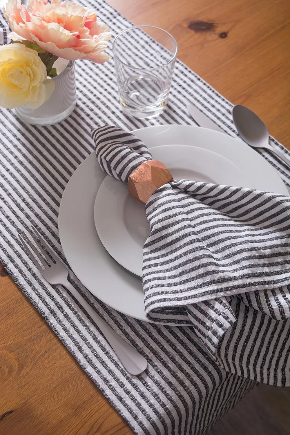 رانر رومیزی راه راه نخی سیرساکر DII برای اتاق غذاخوری، ورودی عروسی ها، مهمانی ها و استفاده روزمره، 35x274 سانتی متر، خاکستری معدنی و سفید