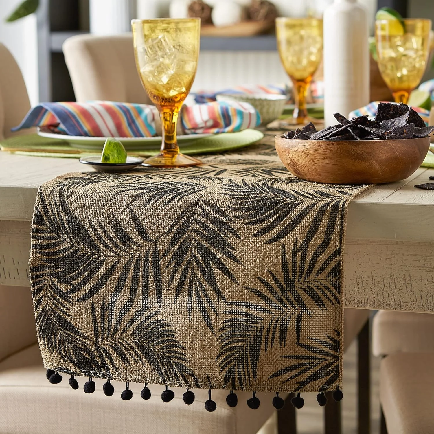 رانر رومیزی بافت DII، کنف طبیعی، 35x183 سانتی متر، طرح سرخس مشکی رانر رومیزی بافت DII، کنف طبیعی، 35x183 سانتی متر، طرح سرخس مشکی