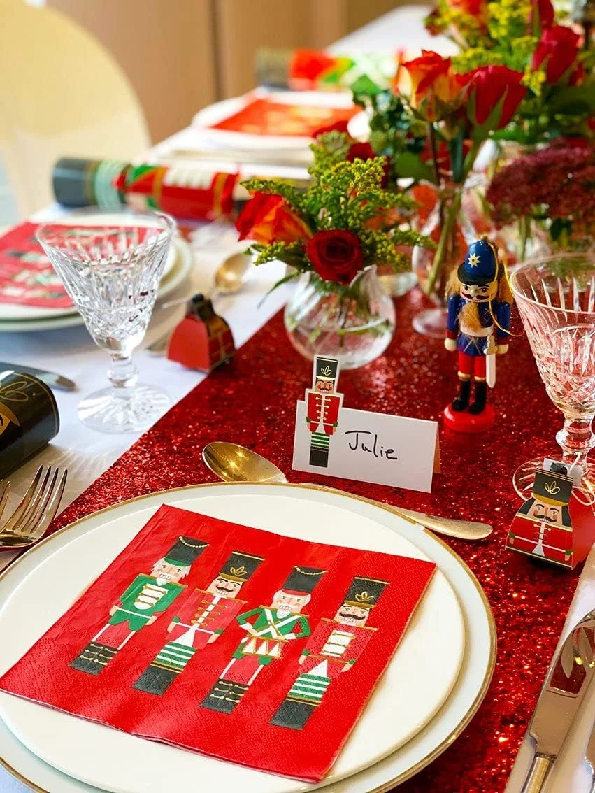 رانر رومیزی قرمز اکلیلی تالکینگ تیبلز | تزئینات رومیزی درخشان برای چیدمان میز کریسمس، جشن تولد، روز ولنتاین، عروسی، تک سایز، LUXE-RUN-RG رانر رومیزی قرمز اکلیلی تالکینگ تیبلز | تزئینات رومیزی درخشان برای چیدمان میز کریسمس، جشن تولد، روز ولنتاین، عروسی، تک سایز، LUXE-RUN-RG