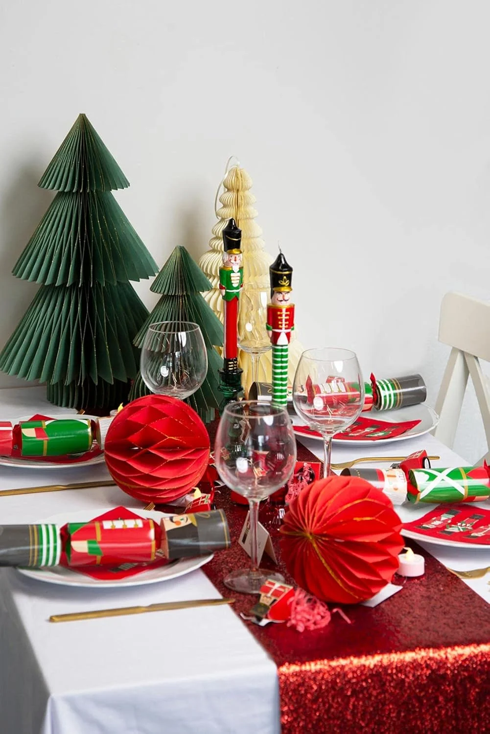 رانر رومیزی قرمز اکلیلی تالکینگ تیبلز | تزئینات رومیزی درخشان برای چیدمان میز کریسمس، جشن تولد، روز ولنتاین، عروسی، تک سایز، LUXE-RUN-RG رانر رومیزی قرمز اکلیلی تالکینگ تیبلز | تزئینات رومیزی درخشان برای چیدمان میز کریسمس، جشن تولد، روز ولنتاین، عروسی، تک سایز، LUXE-RUN-RG